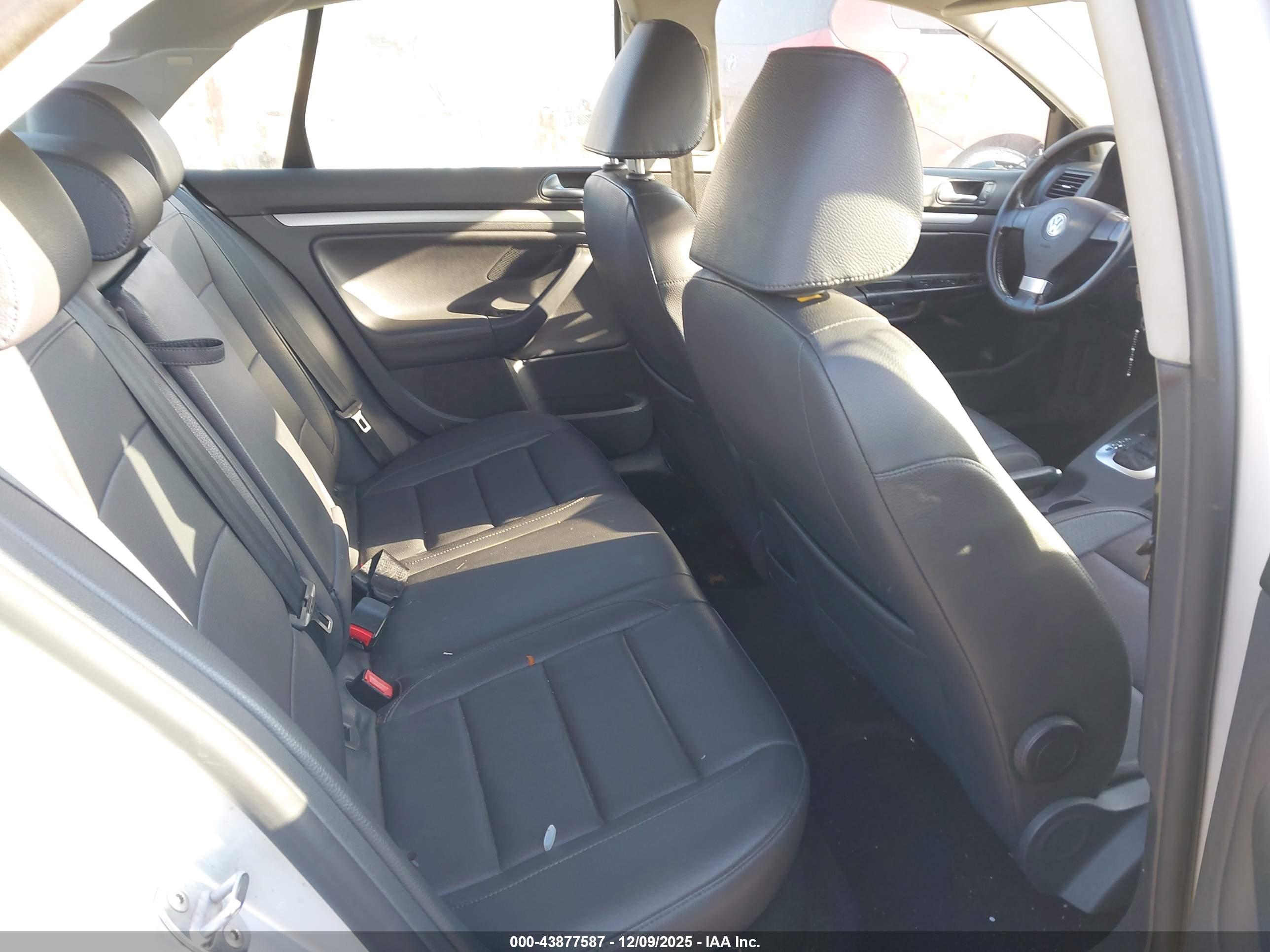 VOLKSWAGEN JETTA image 8