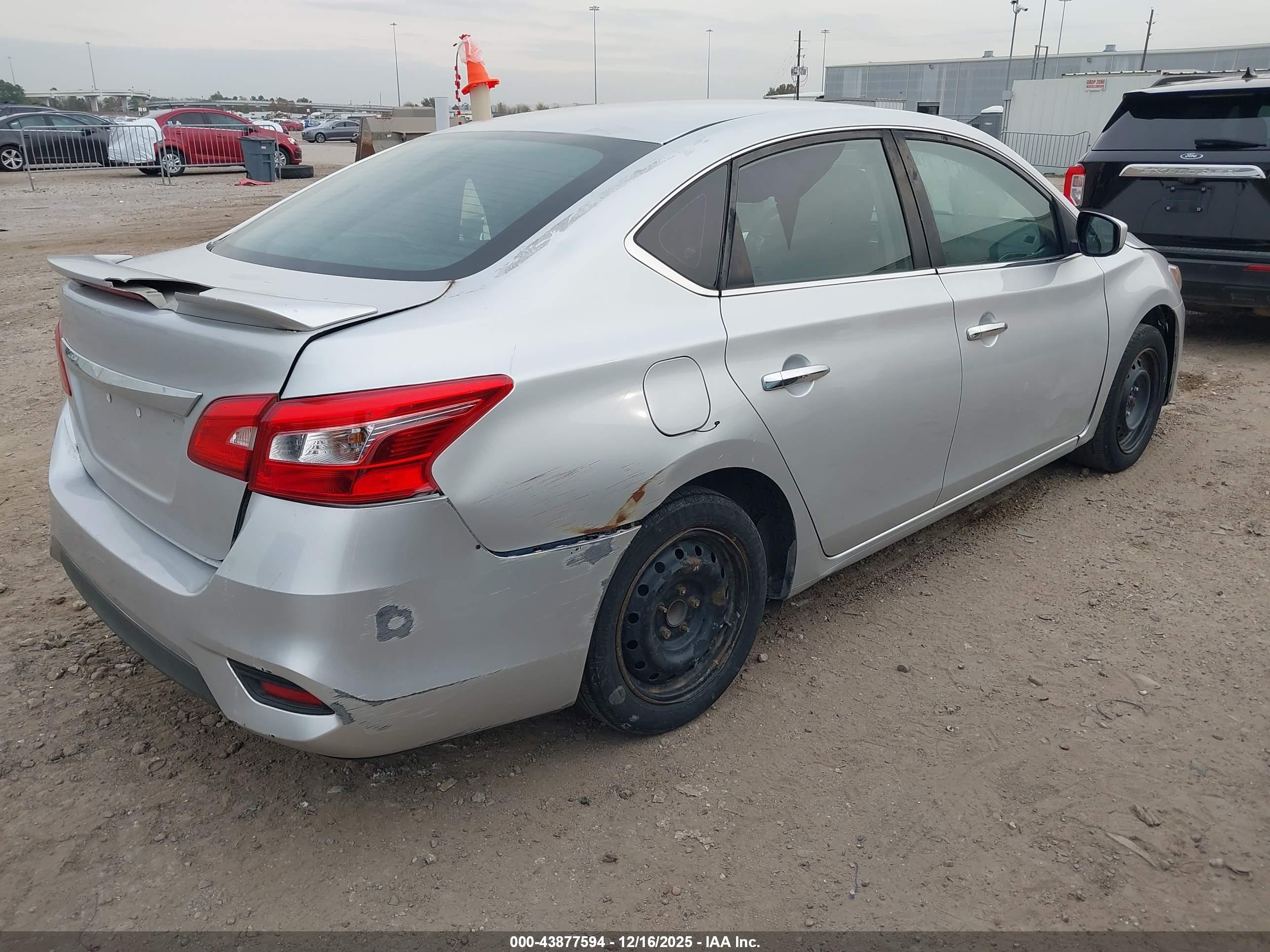 NISSAN SENTRA image 4