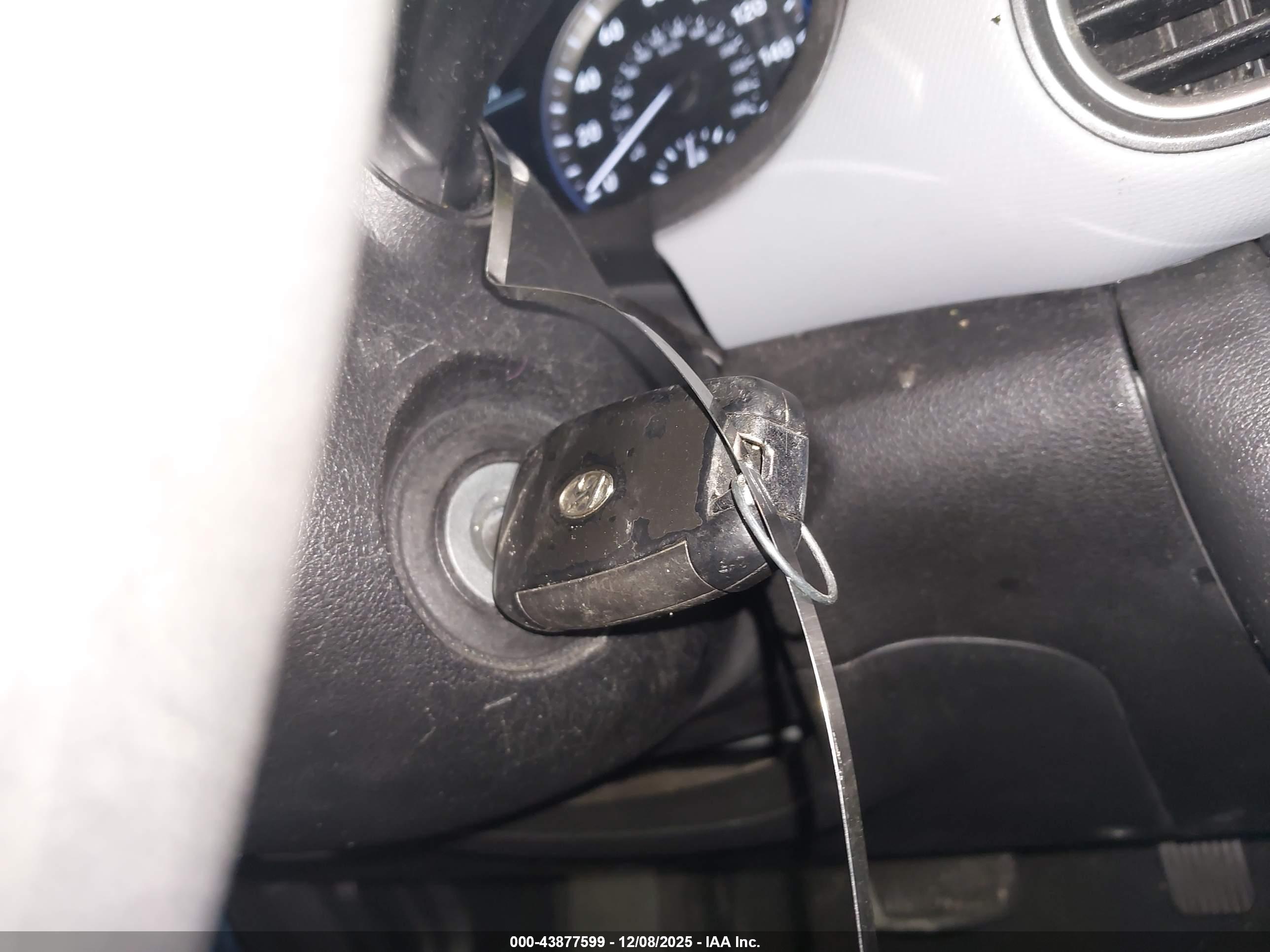 HYUNDAI KONA image 11