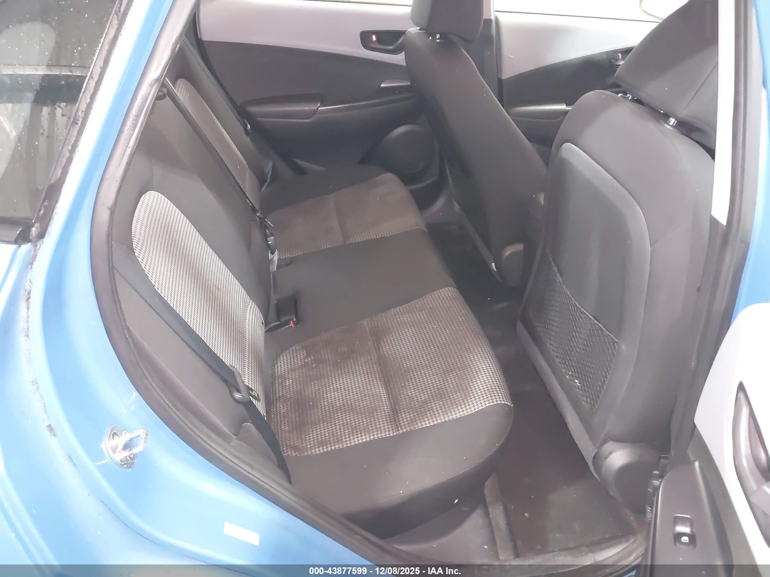 HYUNDAI KONA image 8
