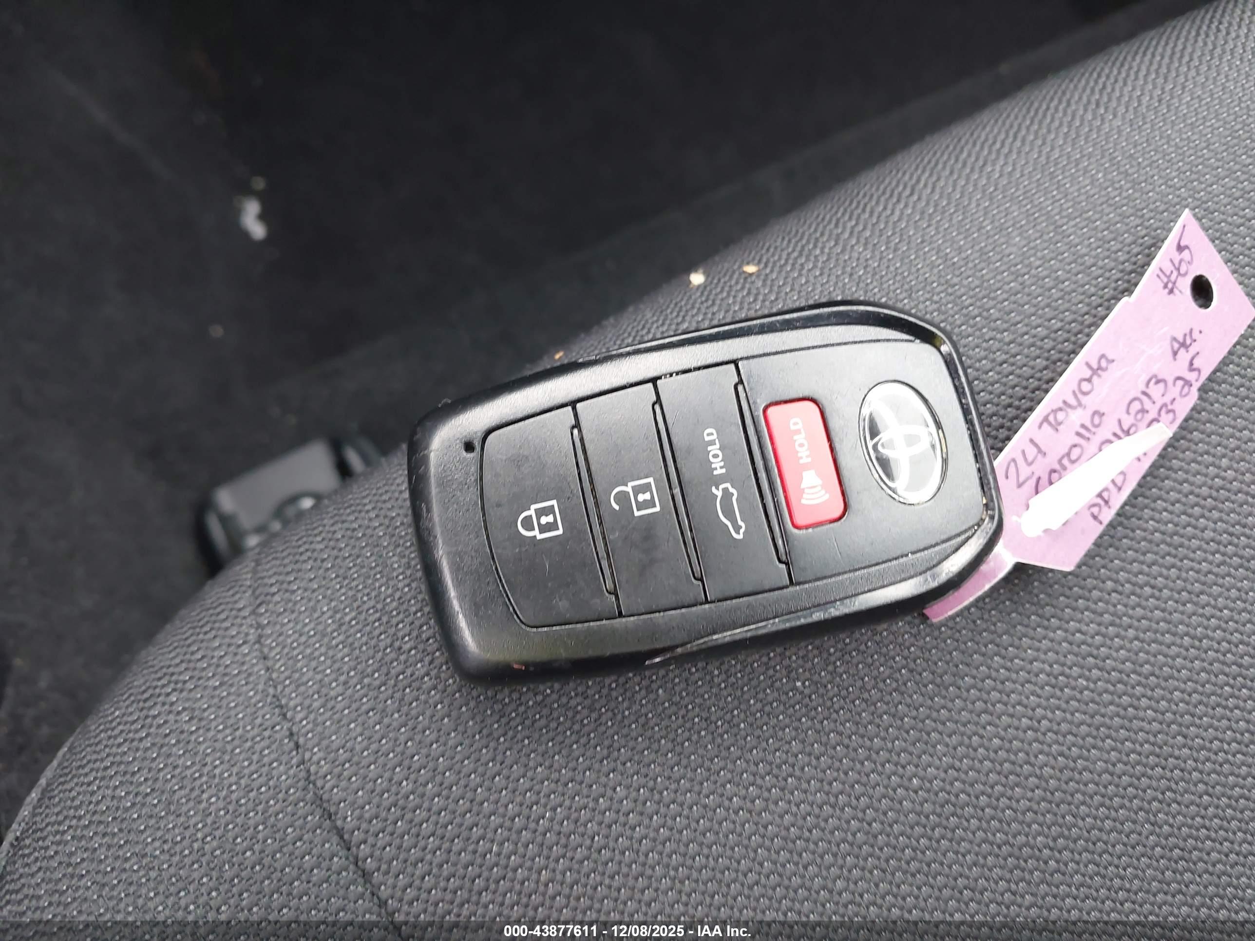 TOYOTA COROLLA image 11