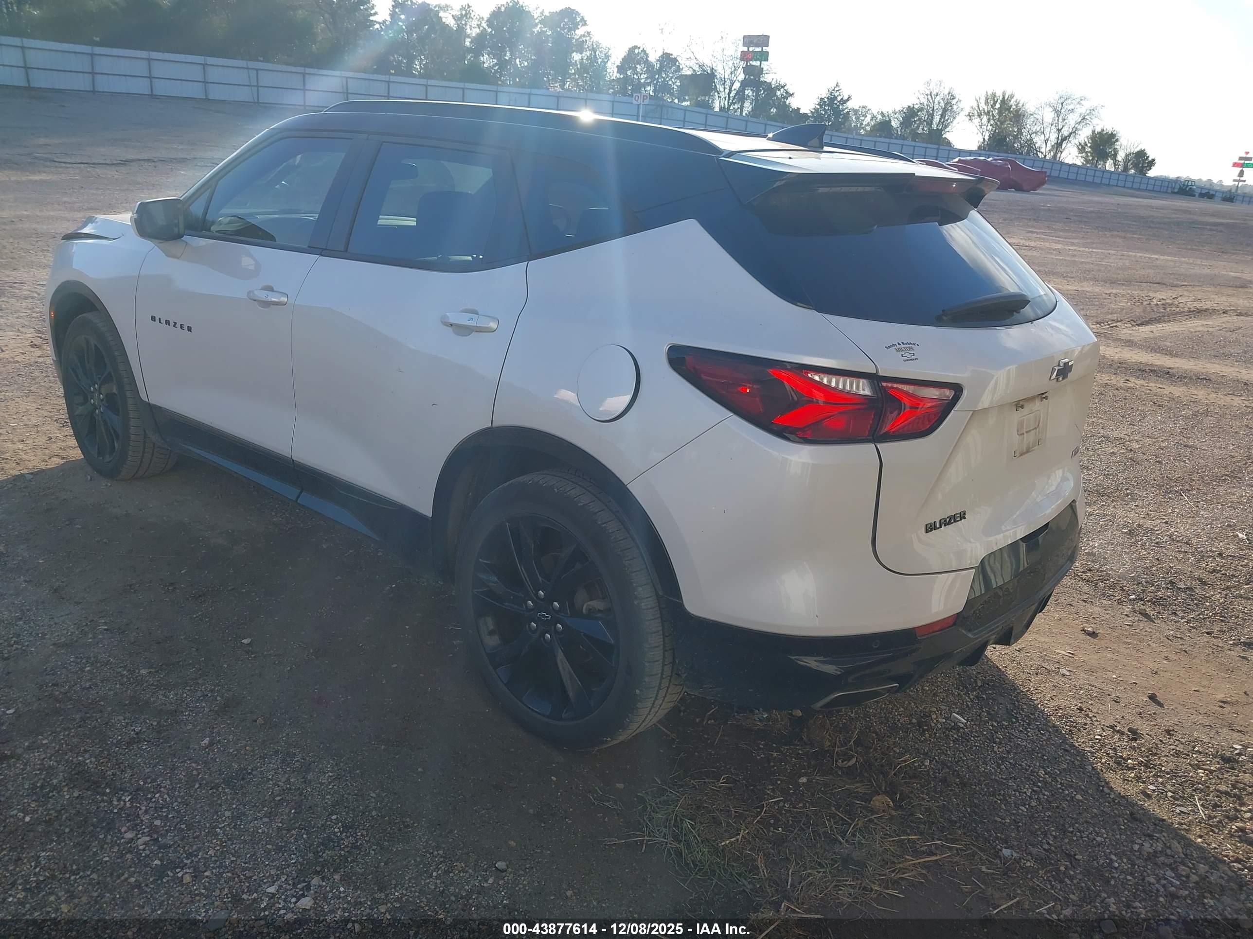 CHEVROLET BLAZER image 3