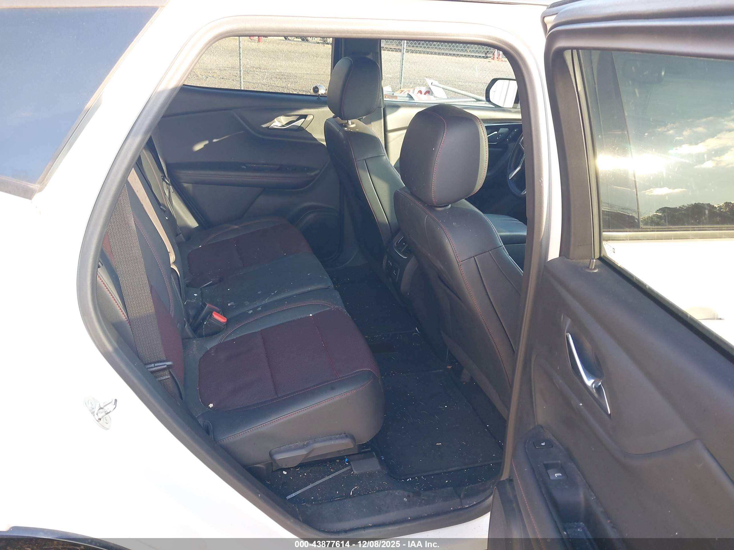 CHEVROLET BLAZER image 8