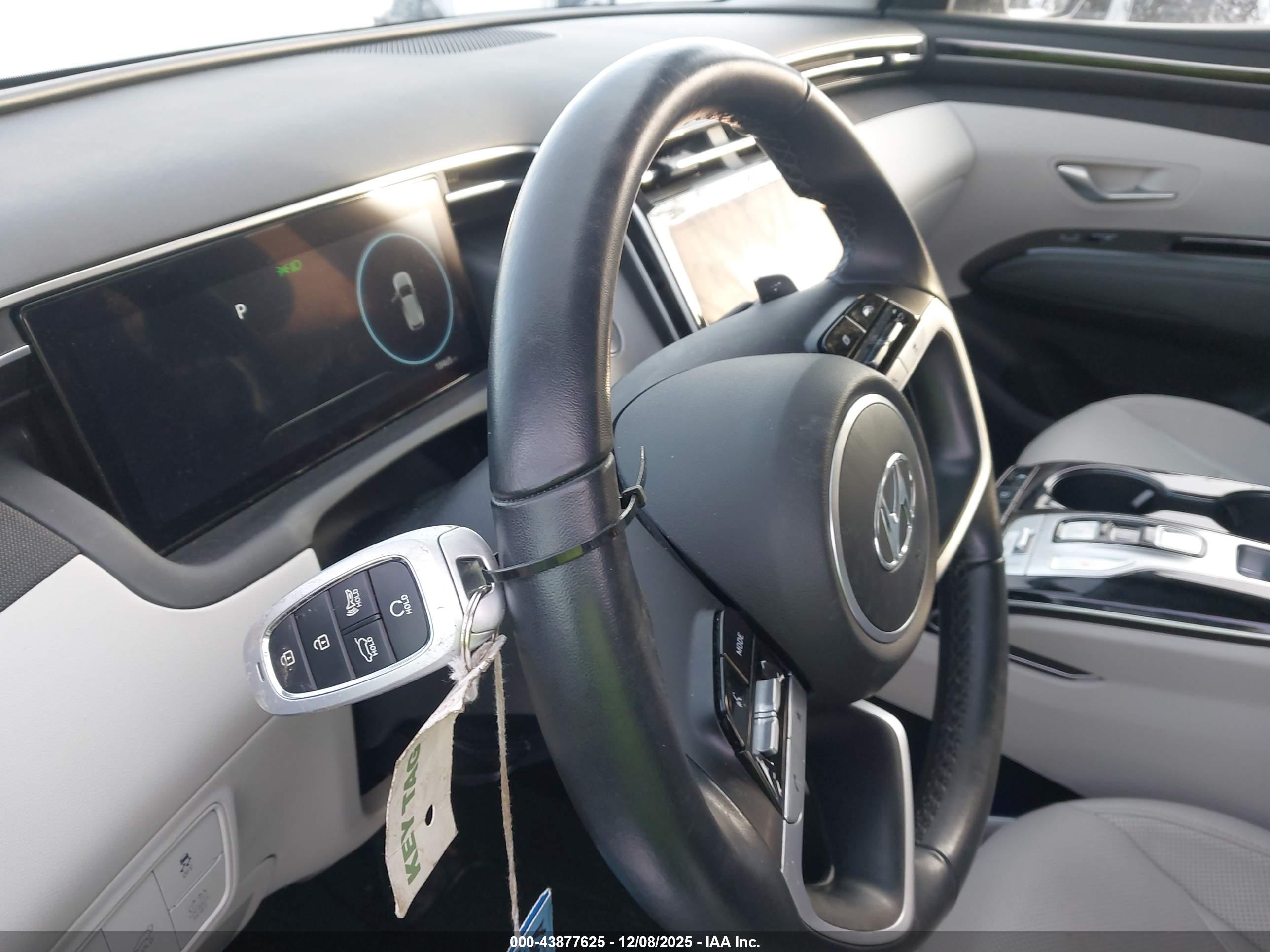 HYUNDAI TUCSON image 11