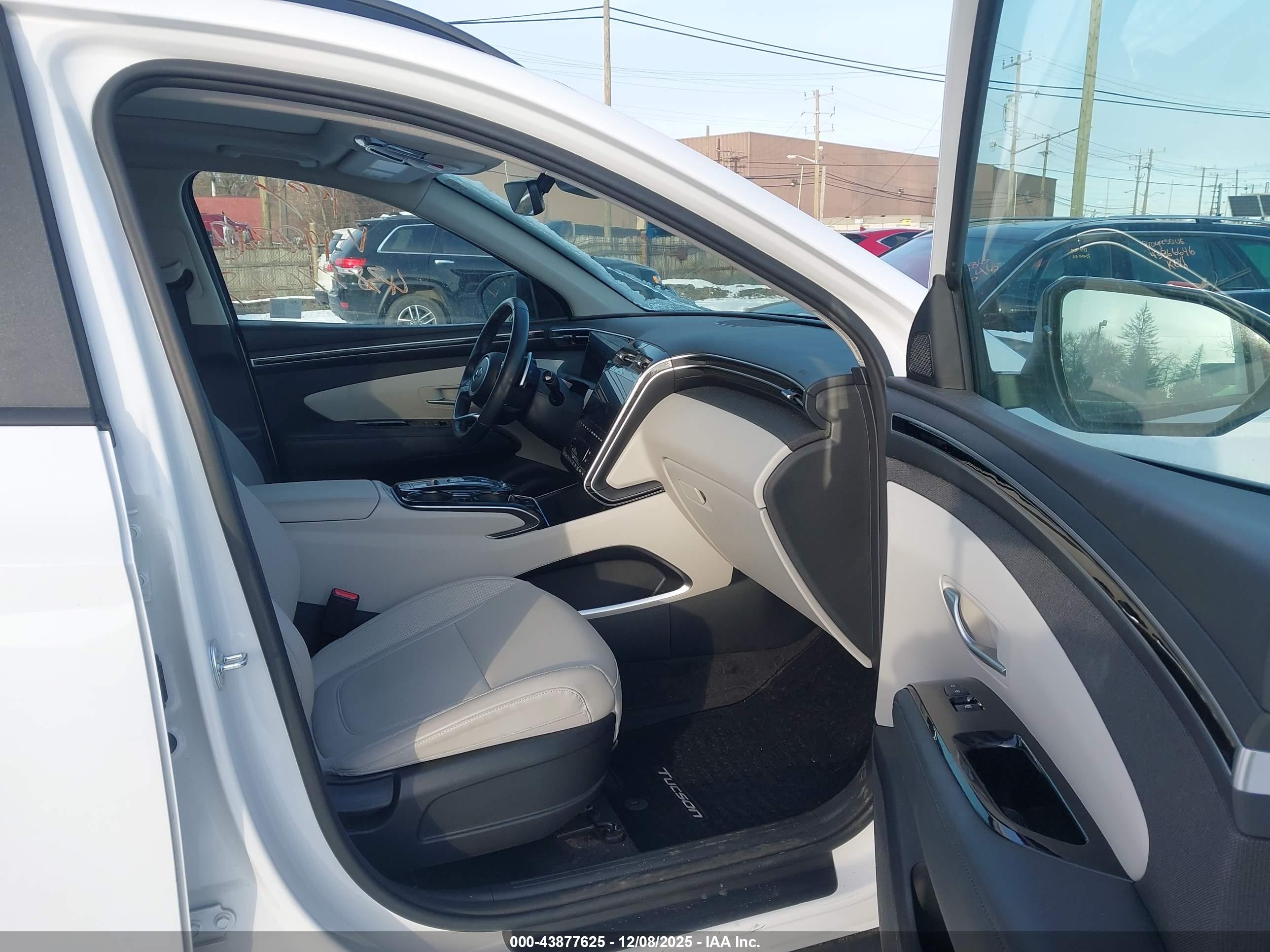 HYUNDAI TUCSON image 5