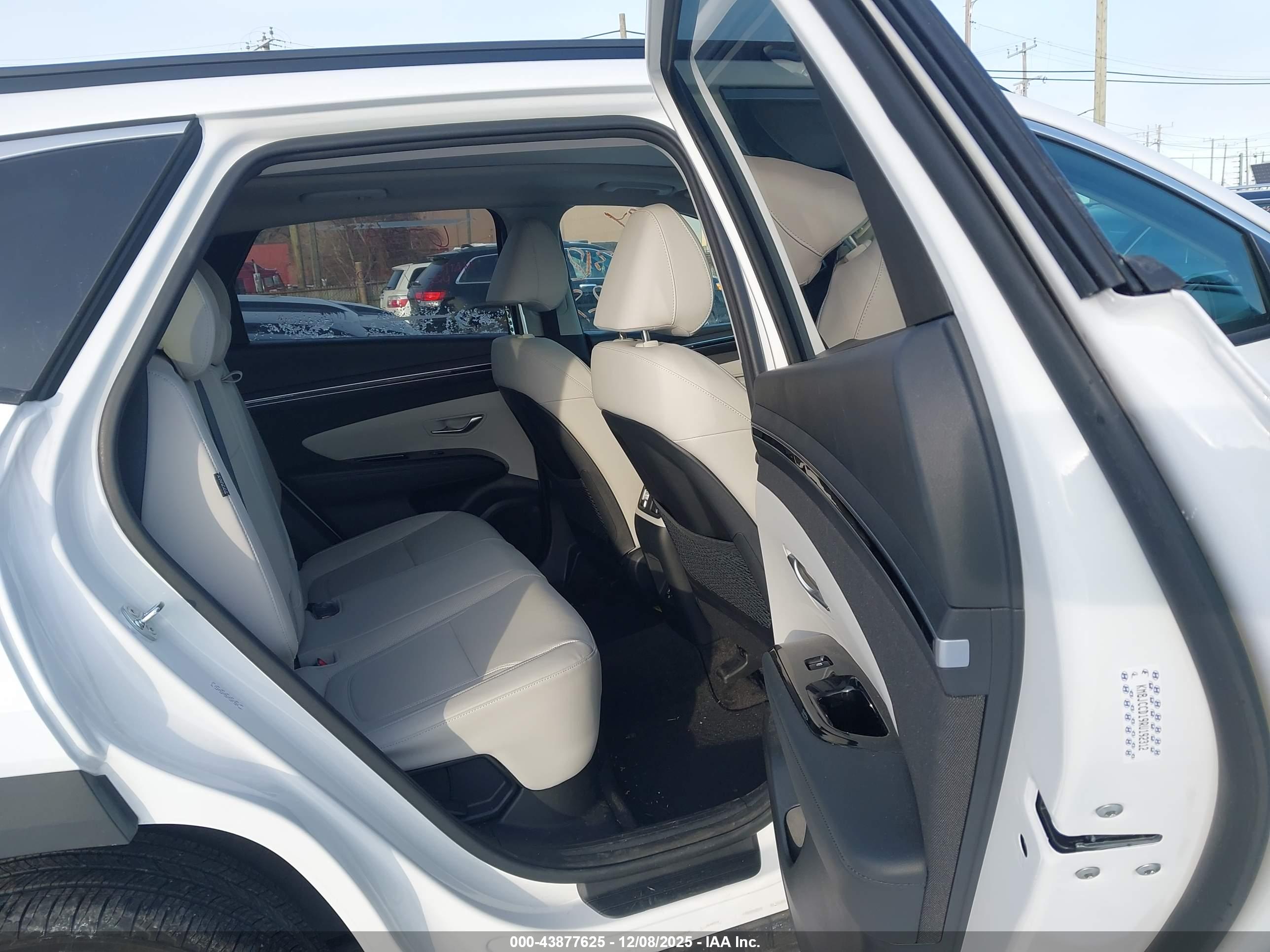 HYUNDAI TUCSON image 8