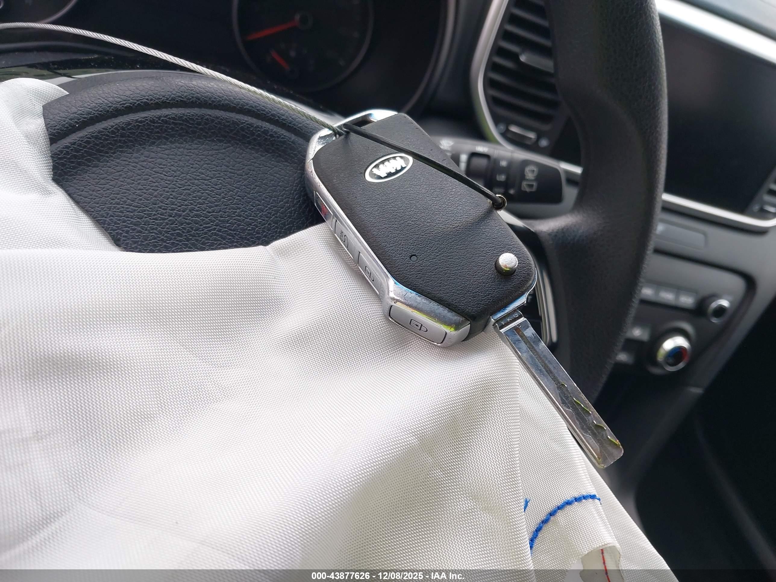 KIA SPORTAGE image 11