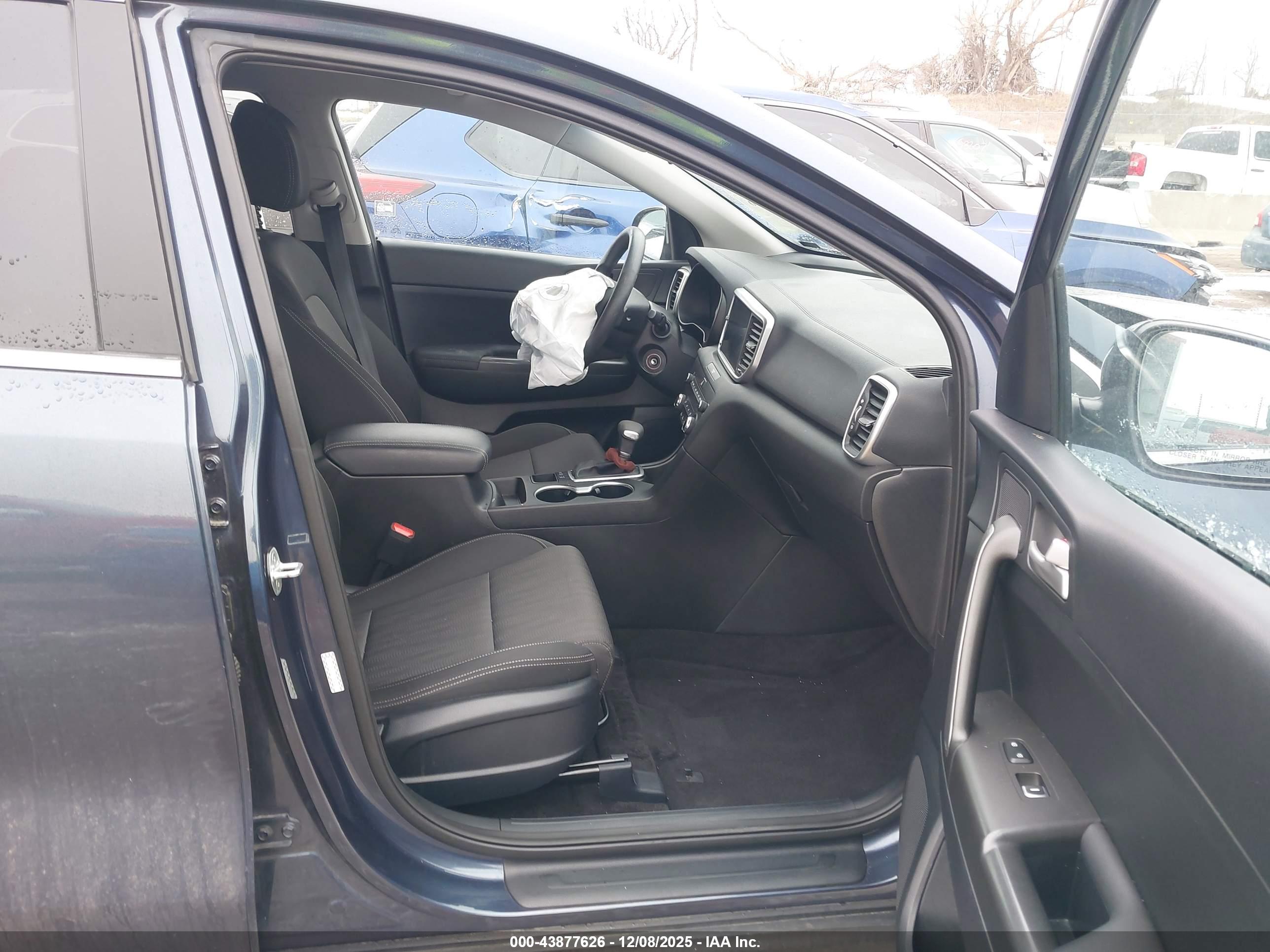 KIA SPORTAGE image 5