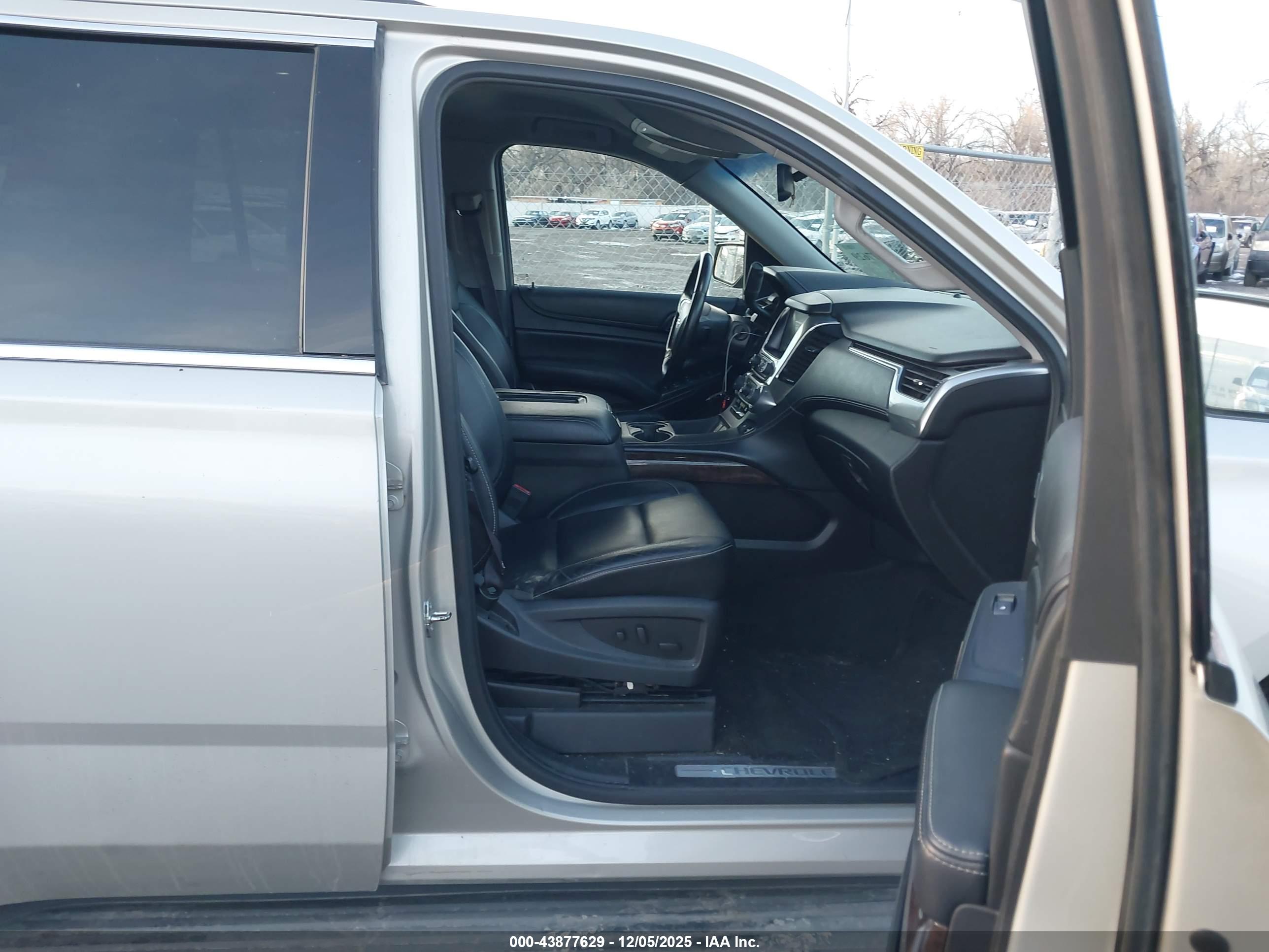 CHEVROLET TAHOE image 5