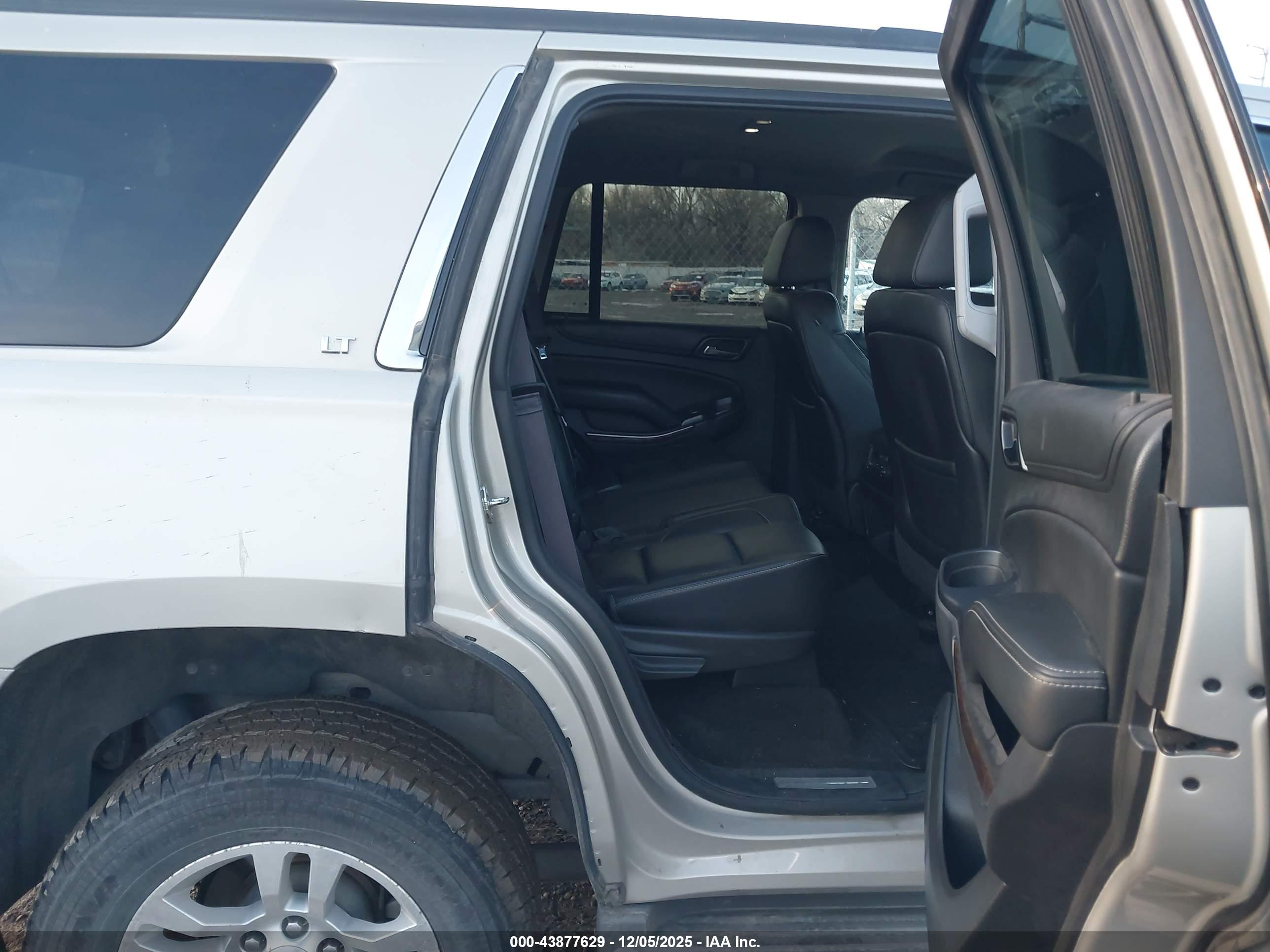 CHEVROLET TAHOE image 8