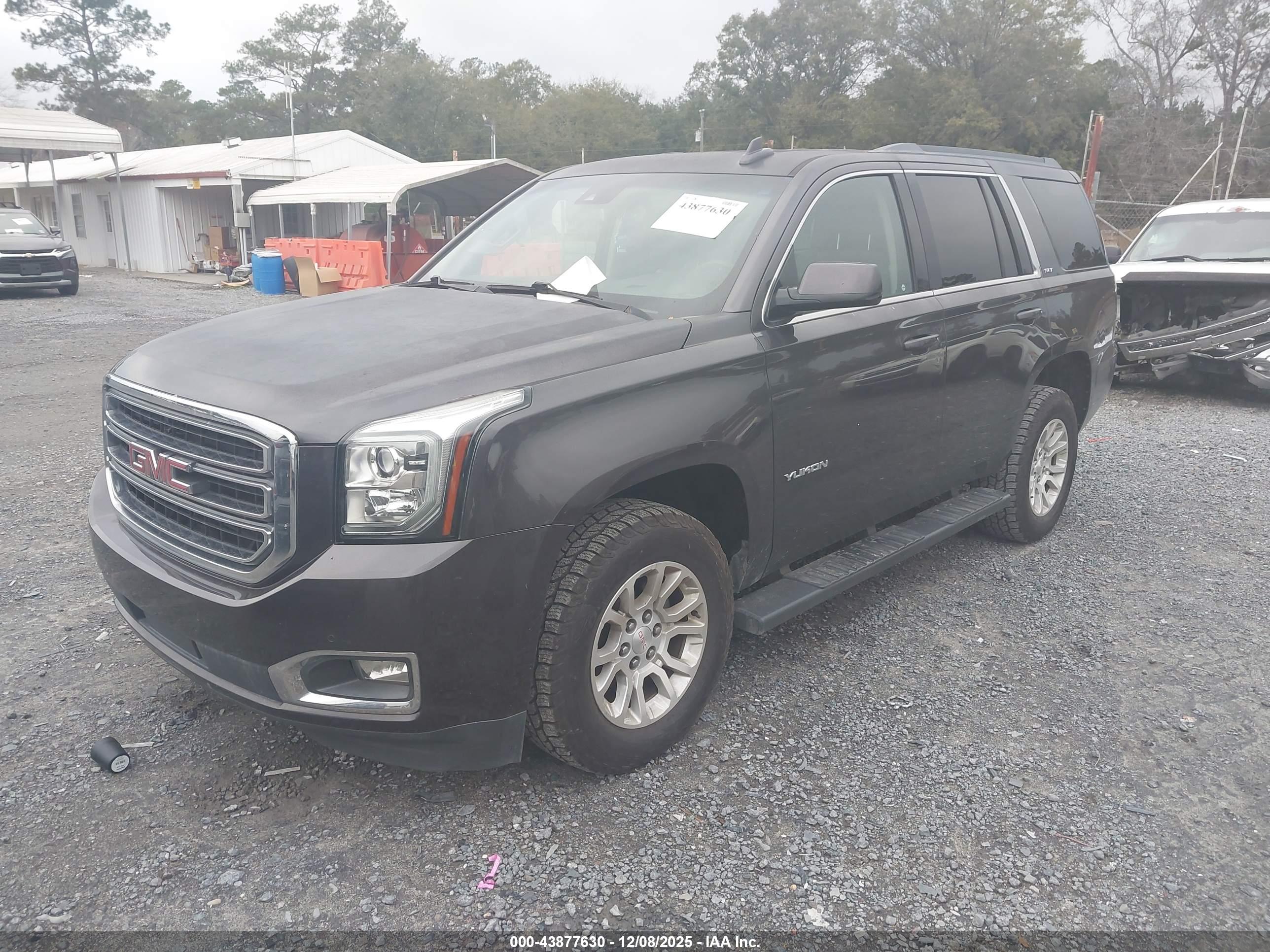 GMC YUKON image 2