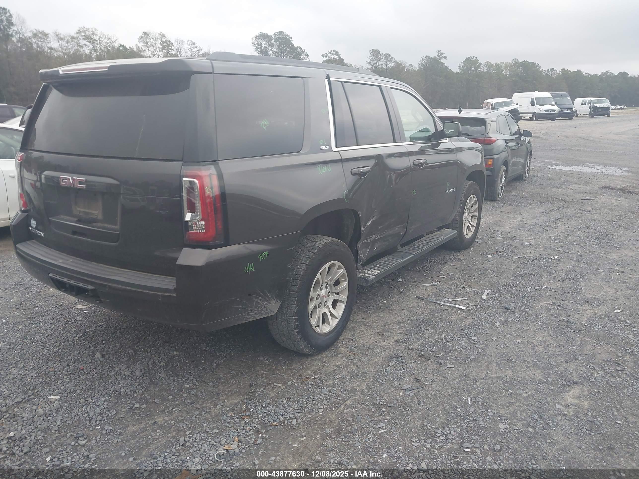 GMC YUKON image 4