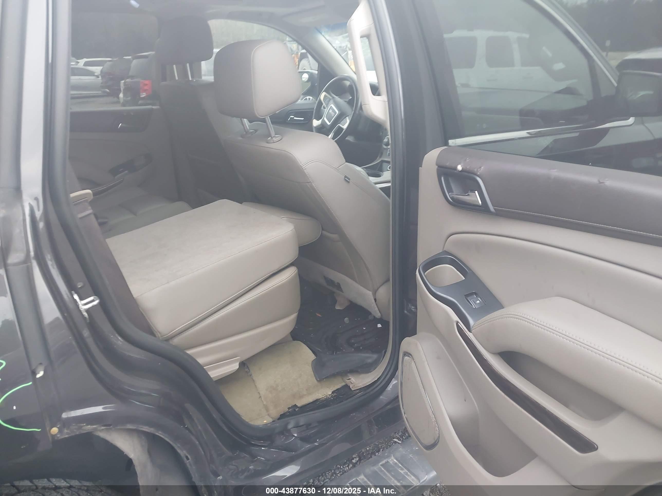 GMC YUKON image 8
