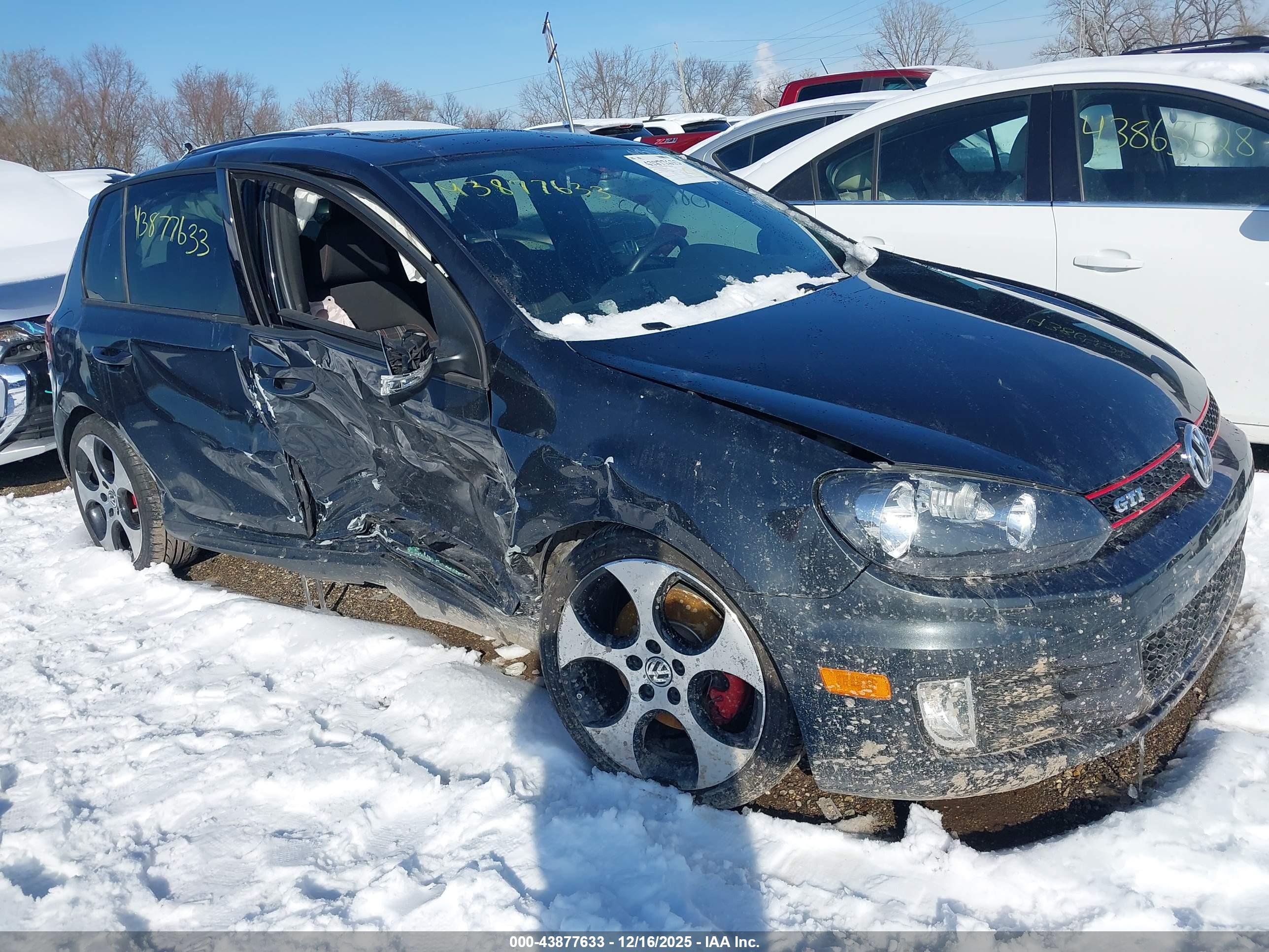 VOLKSWAGEN GTI image 6