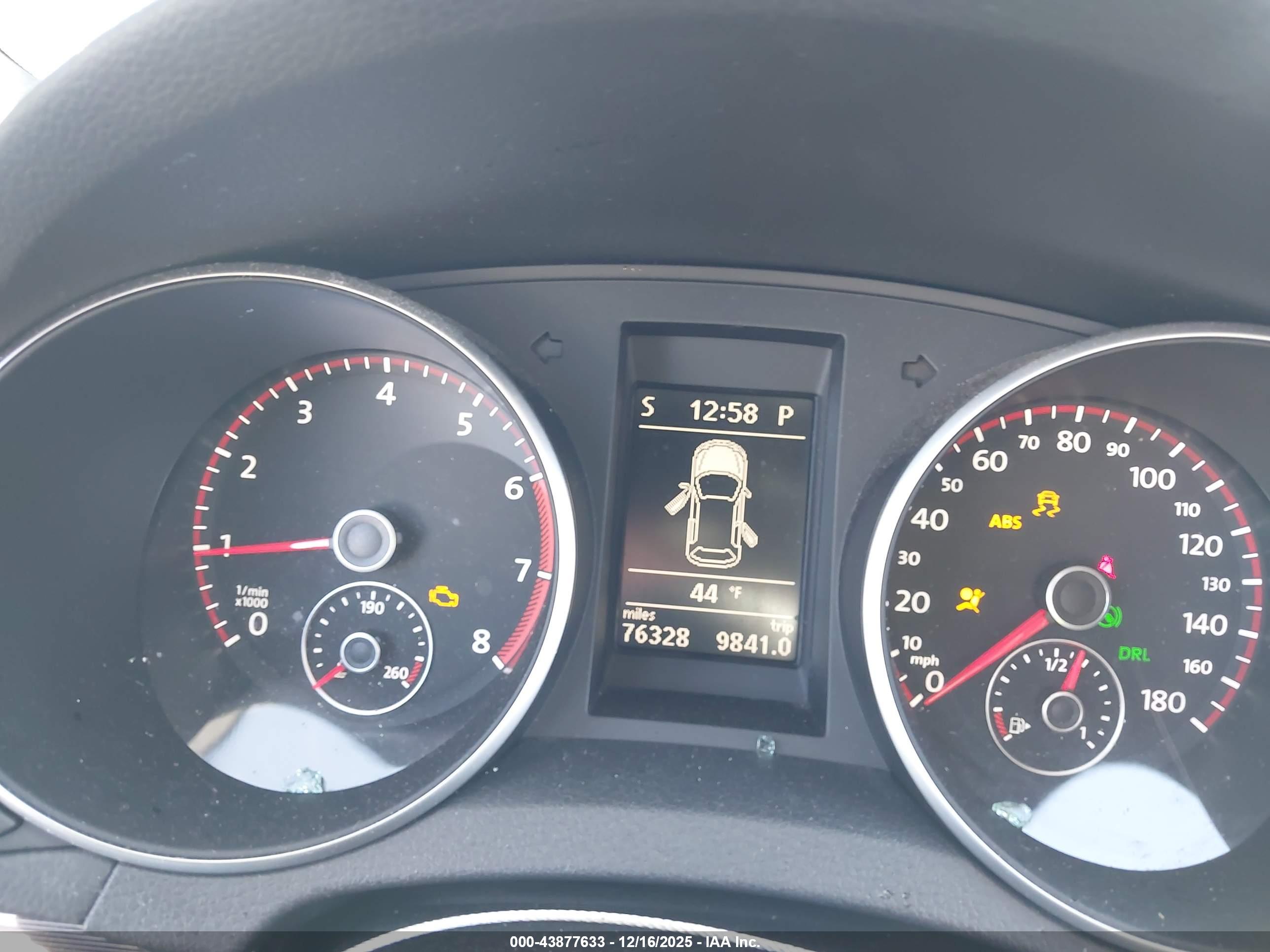 VOLKSWAGEN GTI image 7