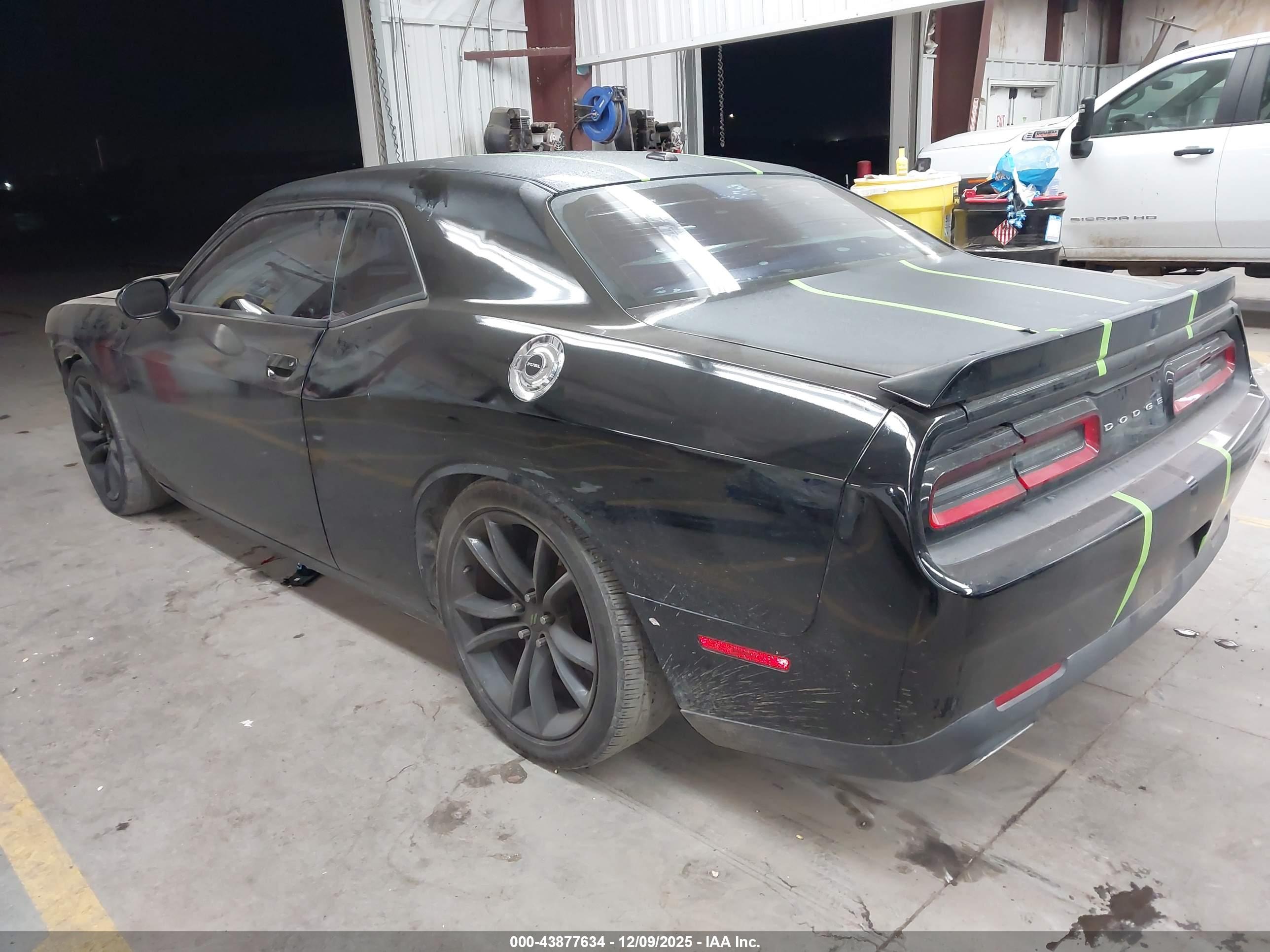 DODGE CHALLENGER image 3