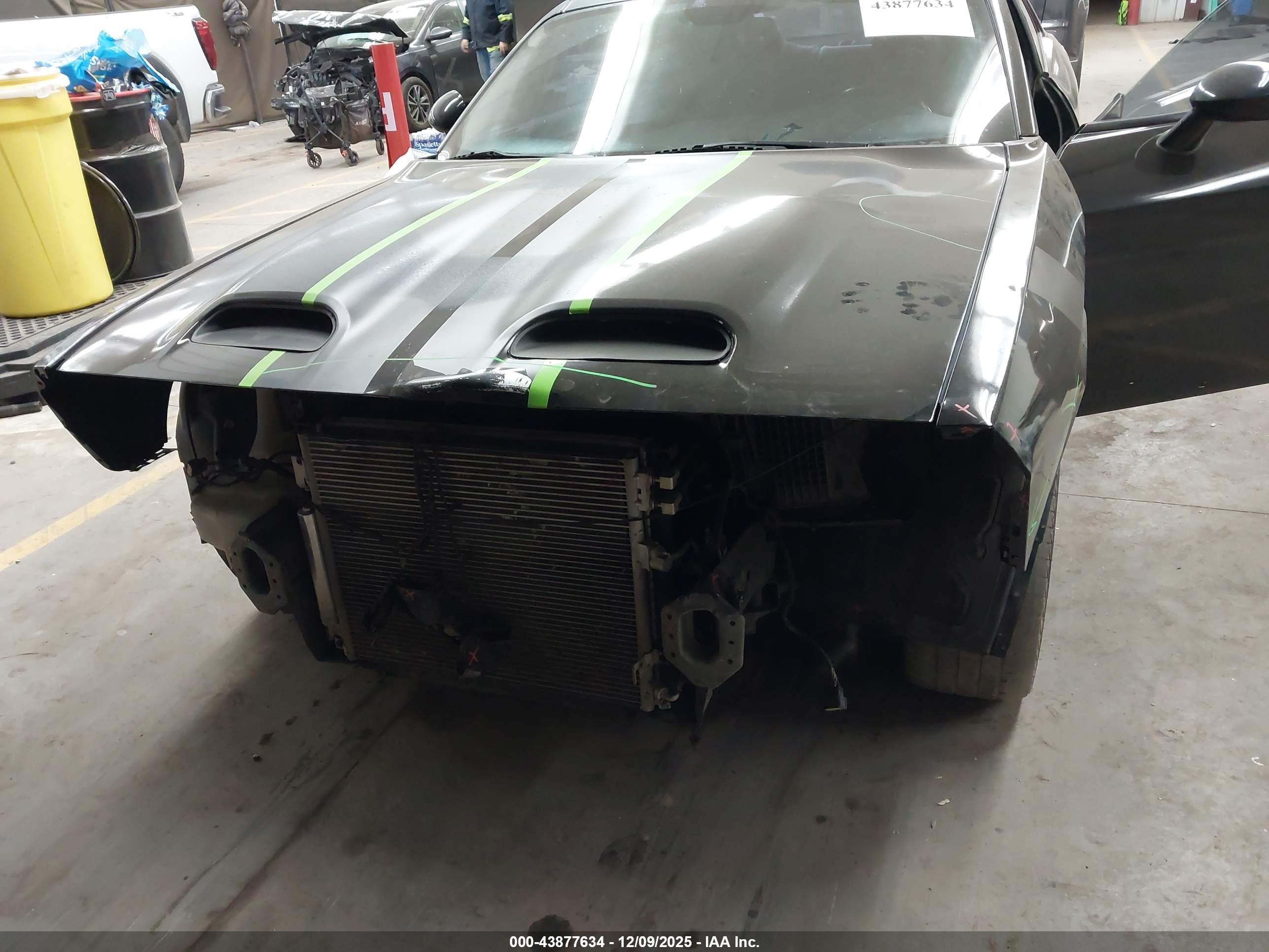 DODGE CHALLENGER image 6