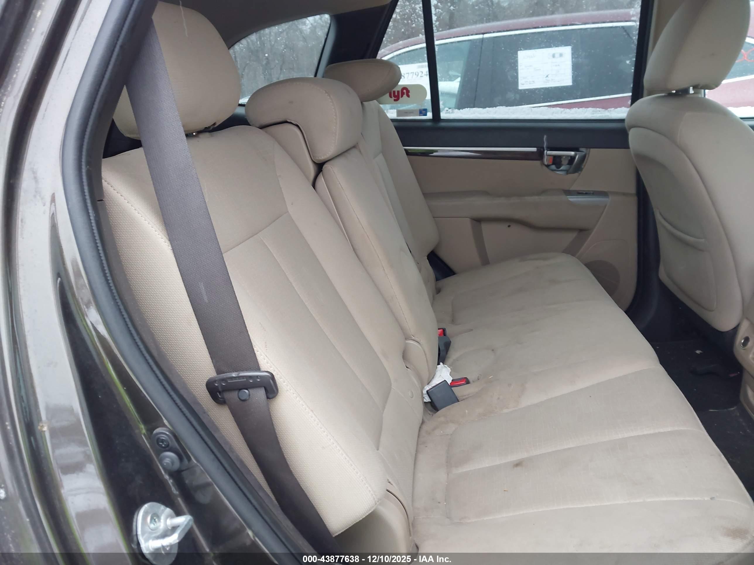 HYUNDAI SANTA image 8