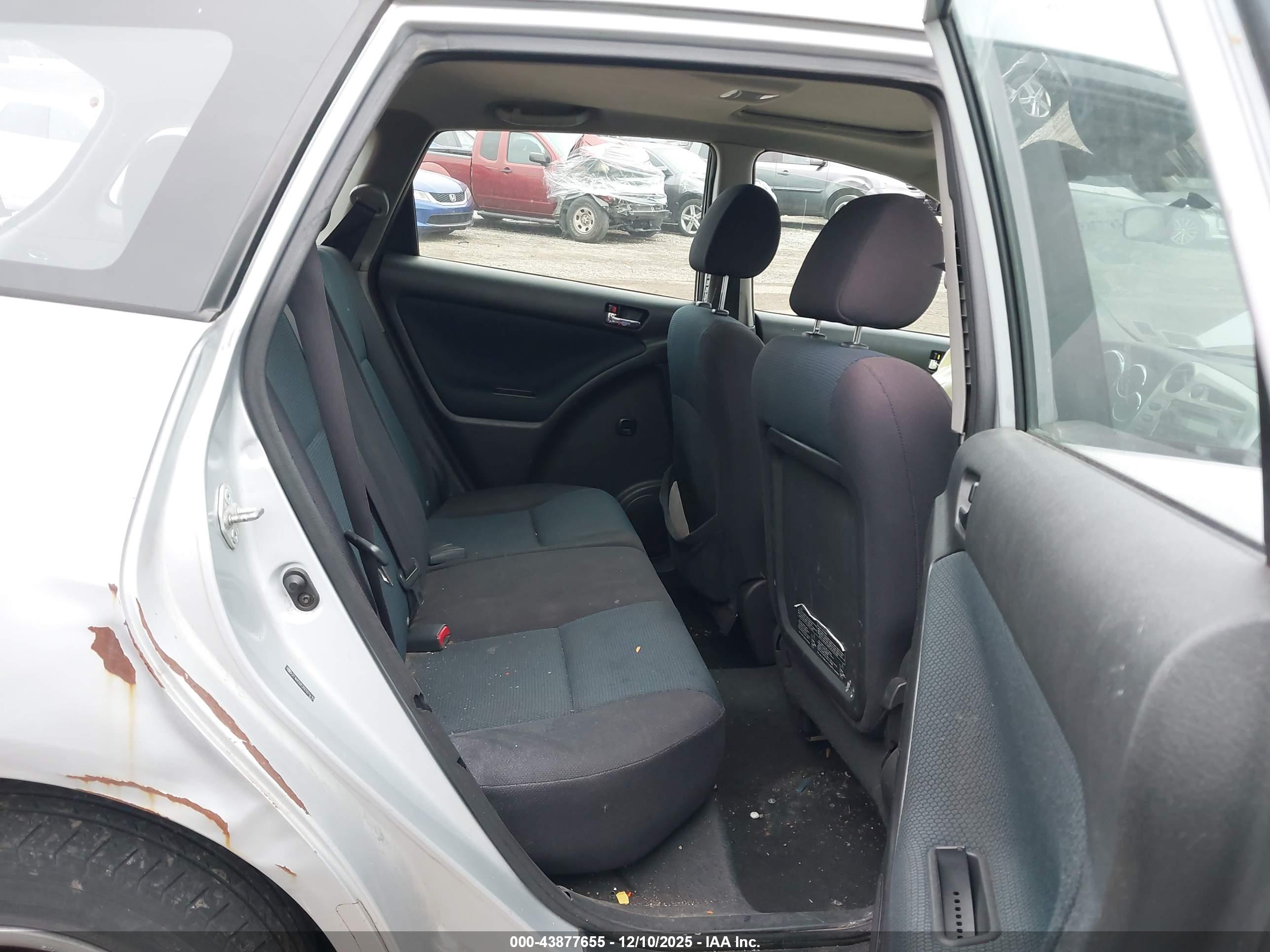 TOYOTA MATRIX image 8