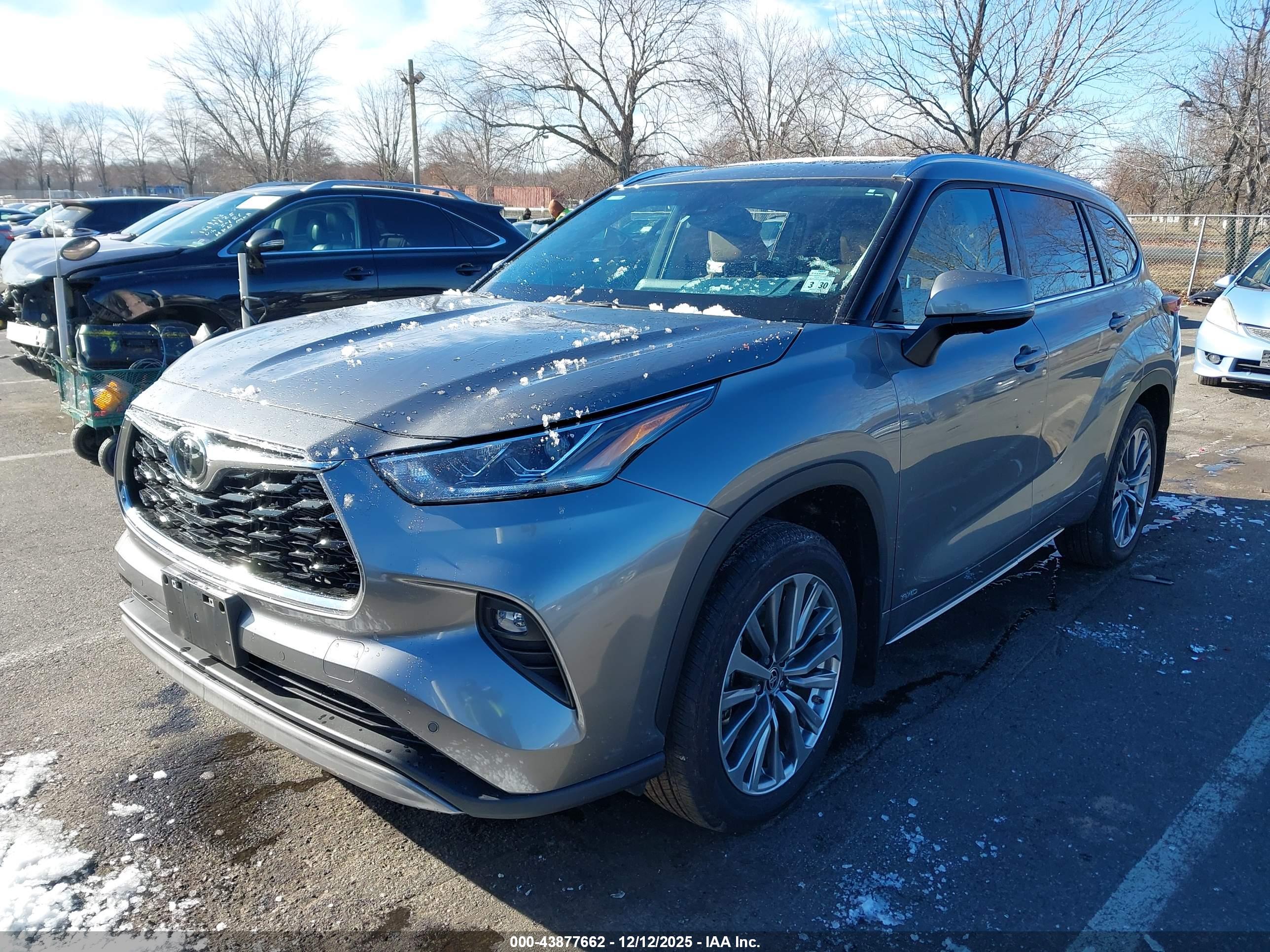 TOYOTA HIGHLANDER image 2