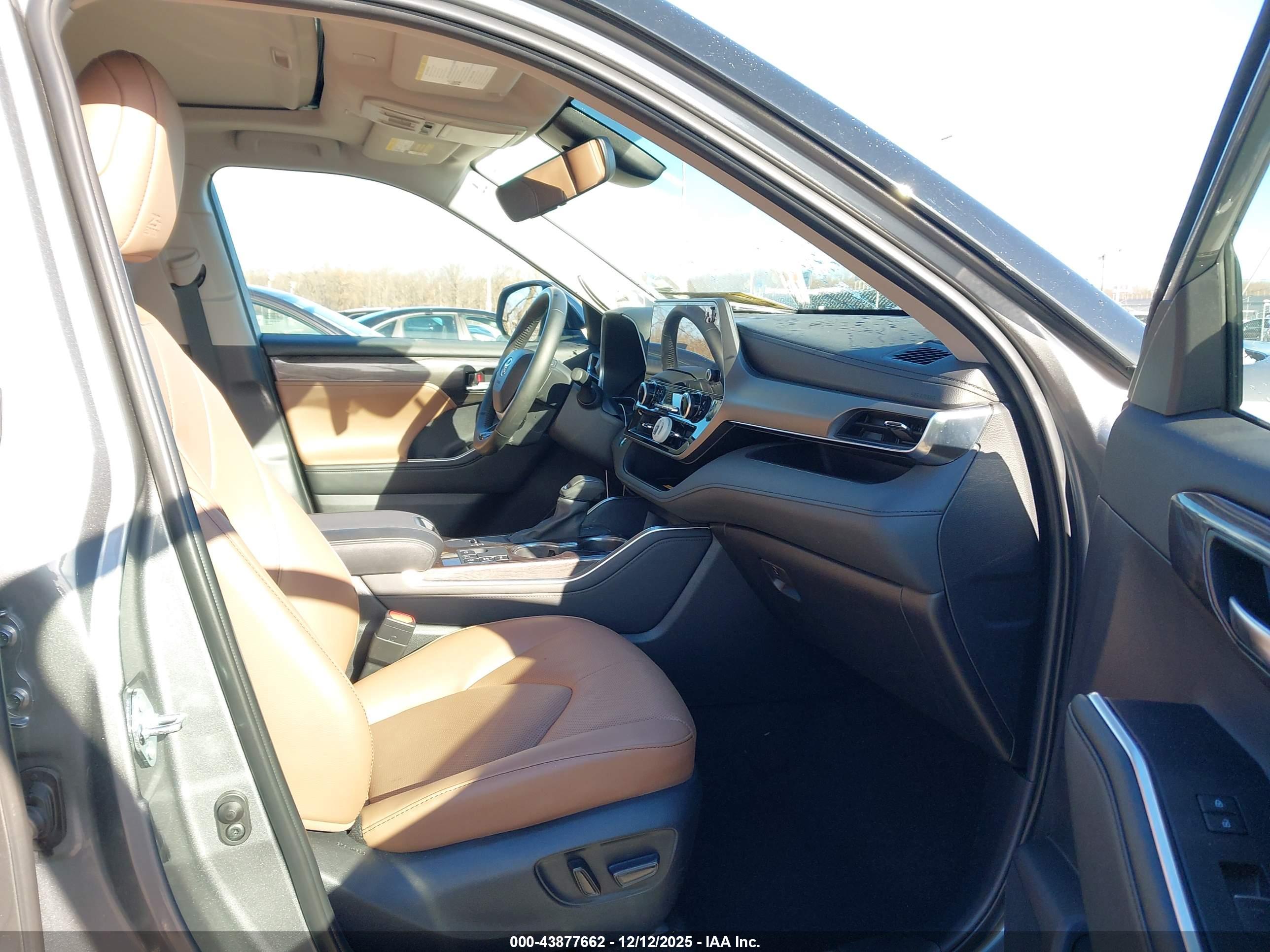 TOYOTA HIGHLANDER image 5