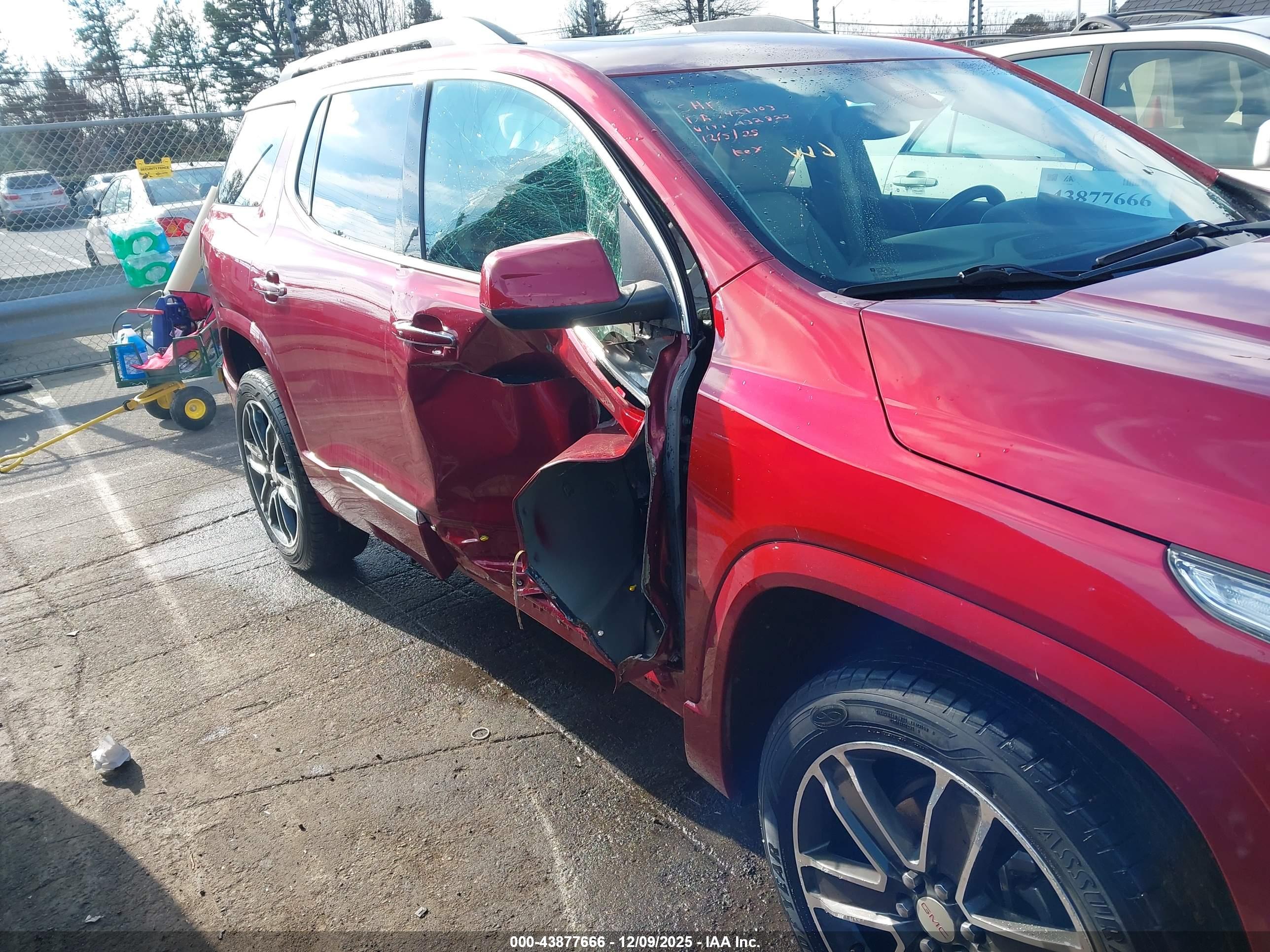 GMC ACADIA image 6