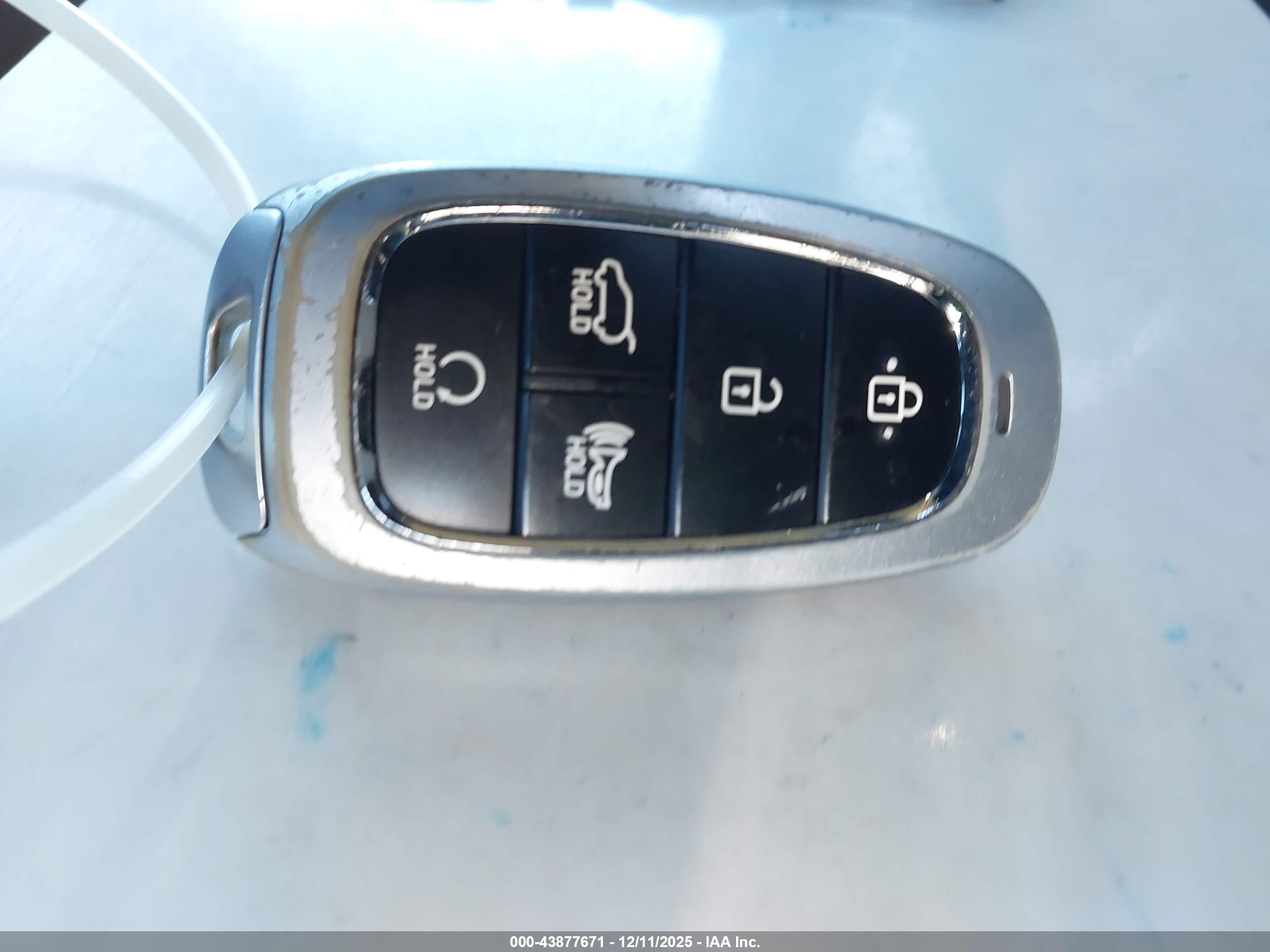 HYUNDAI TUCSON image 11