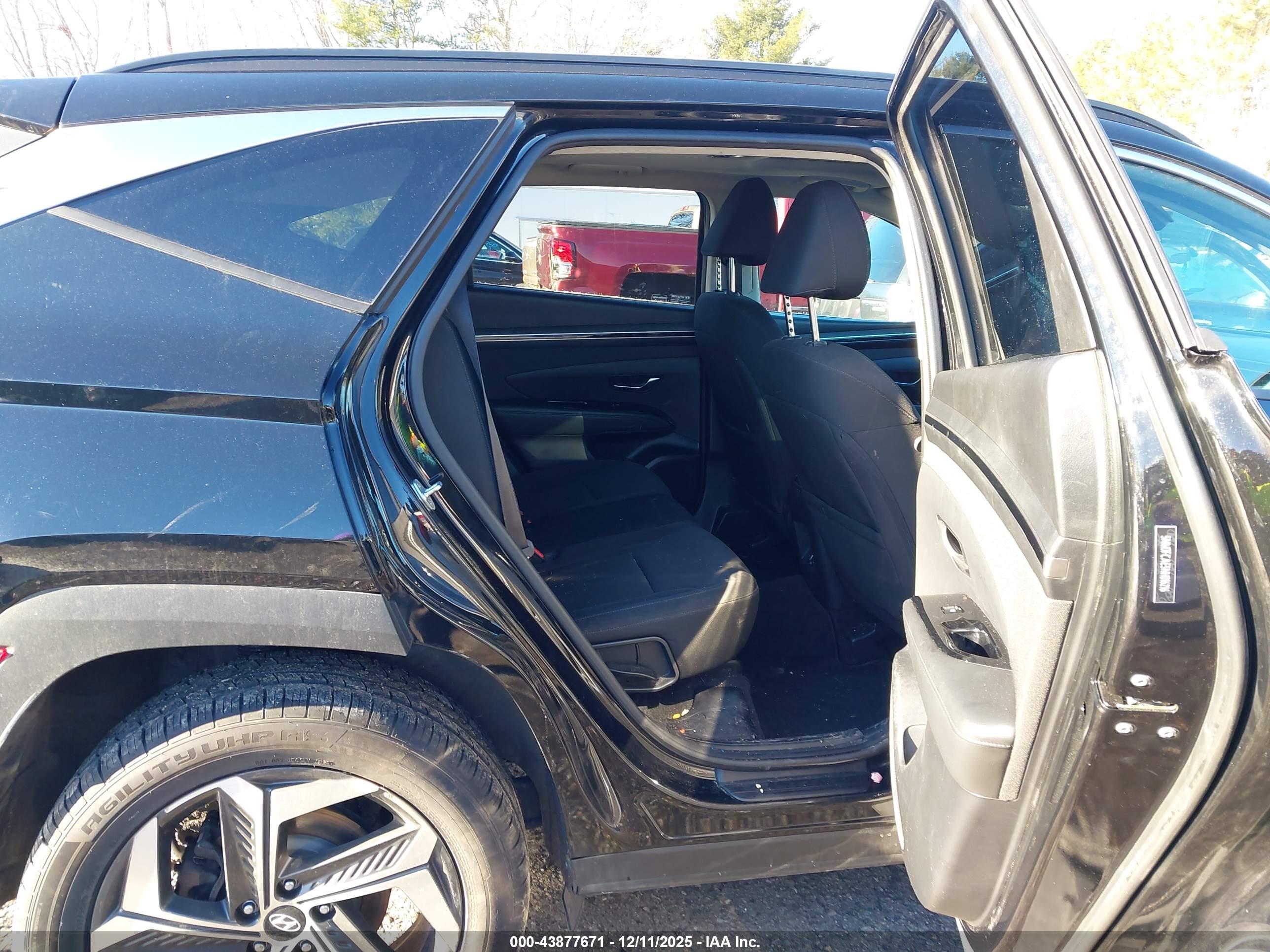 HYUNDAI TUCSON image 8