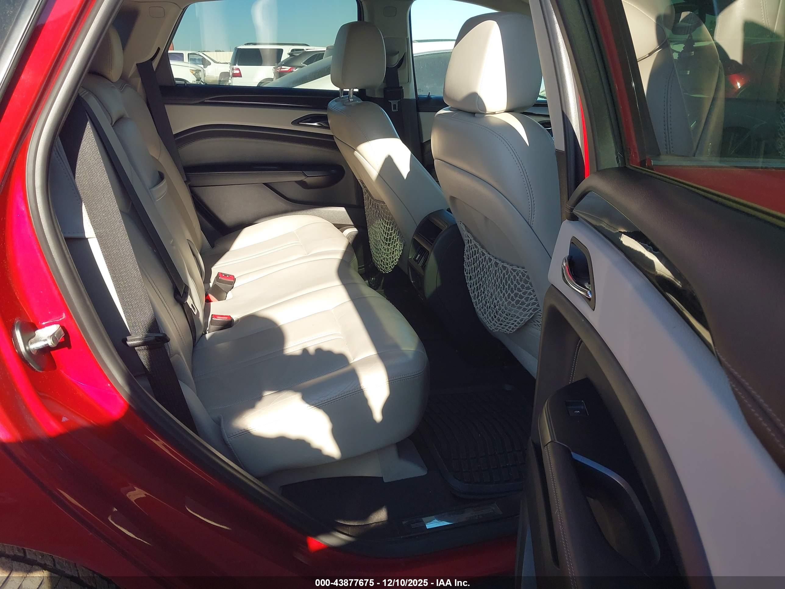 CADILLAC SRX image 8