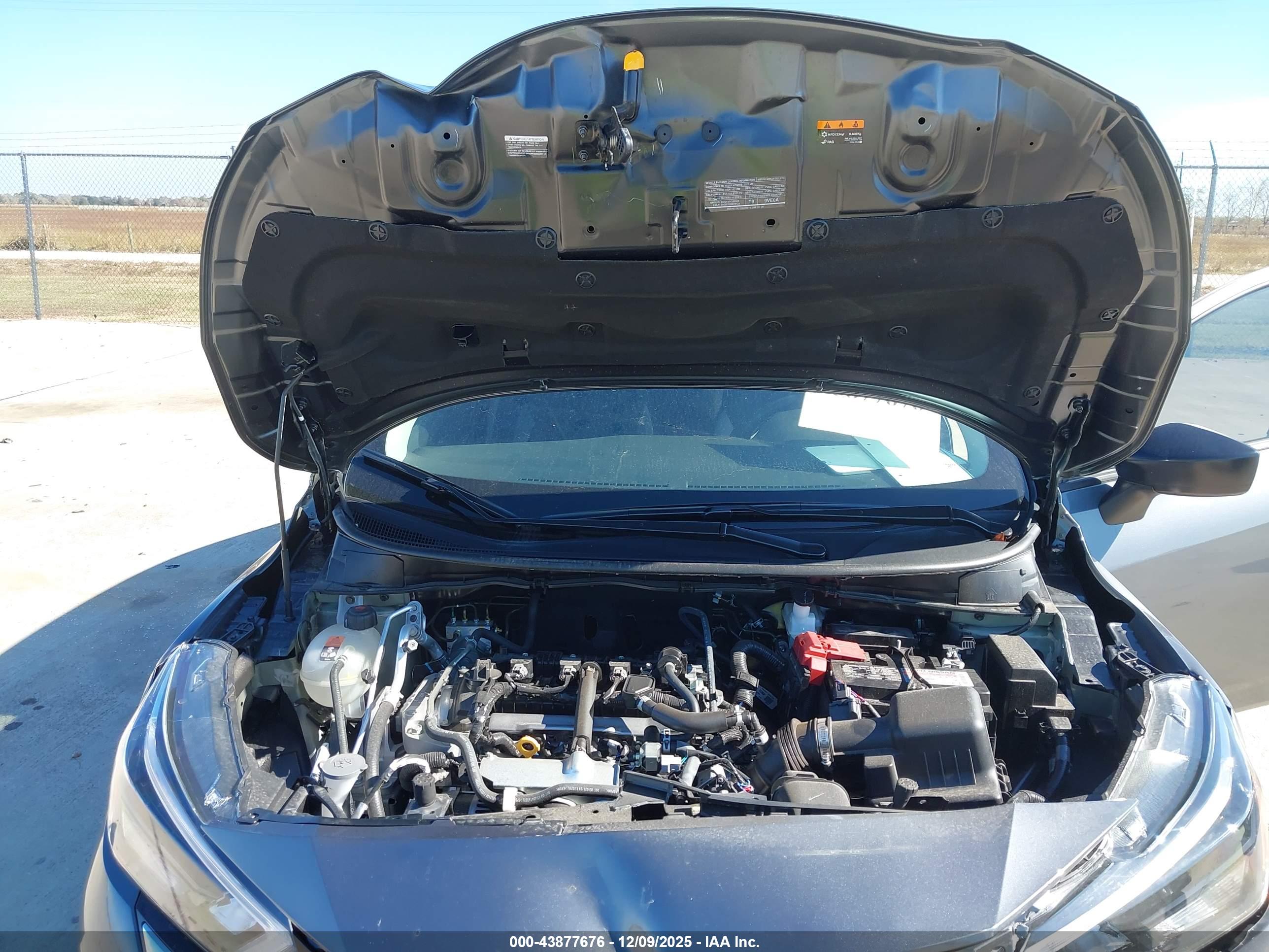 NISSAN VERSA image 10