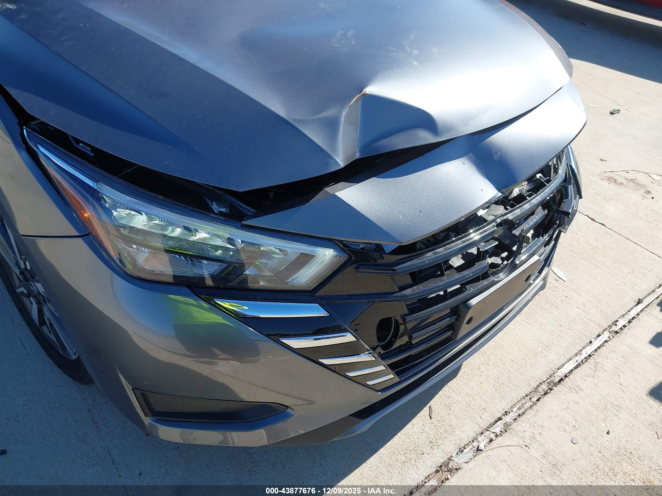 NISSAN VERSA image 6