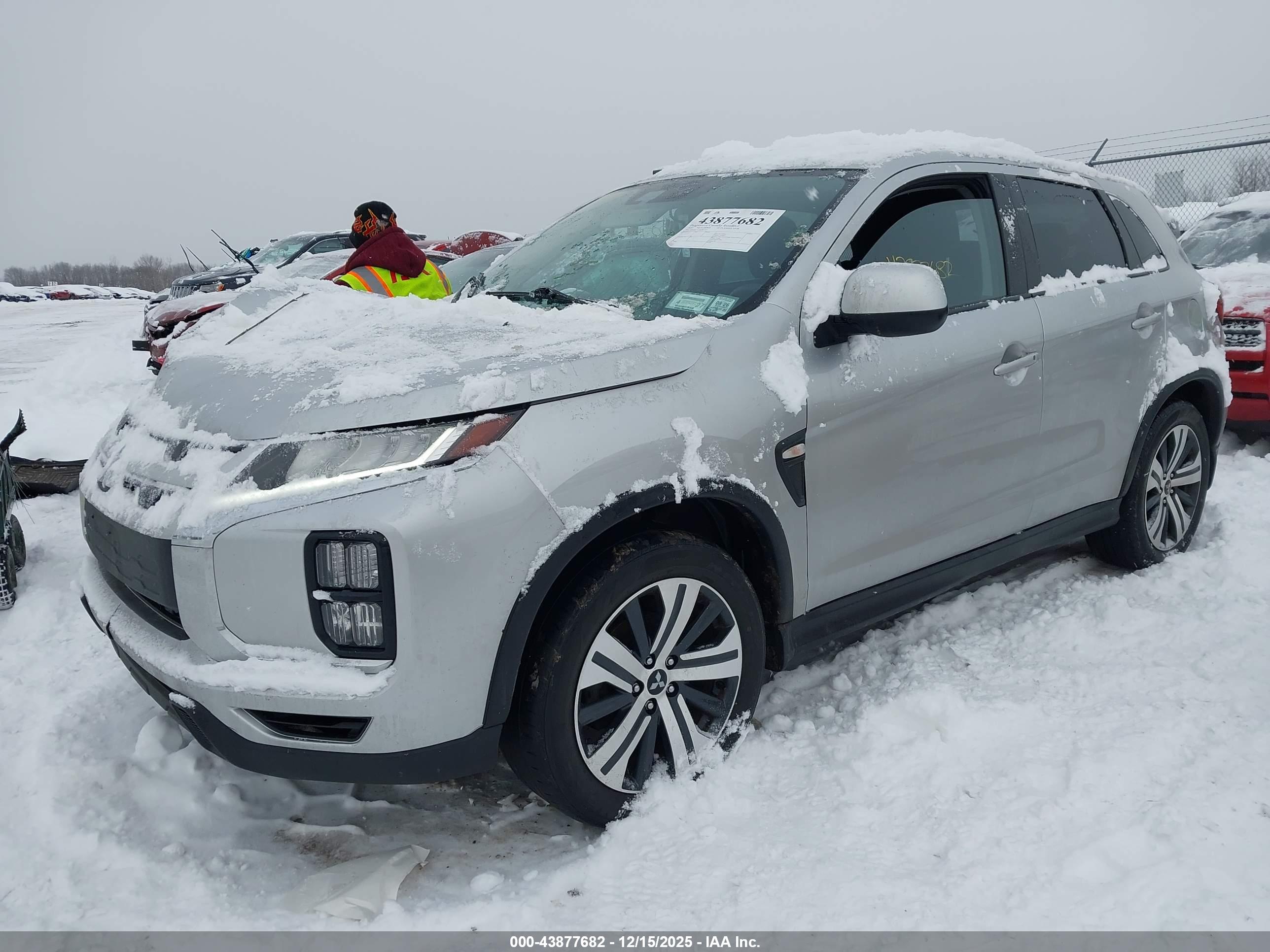 MITSUBISHI OUTLANDER image 2