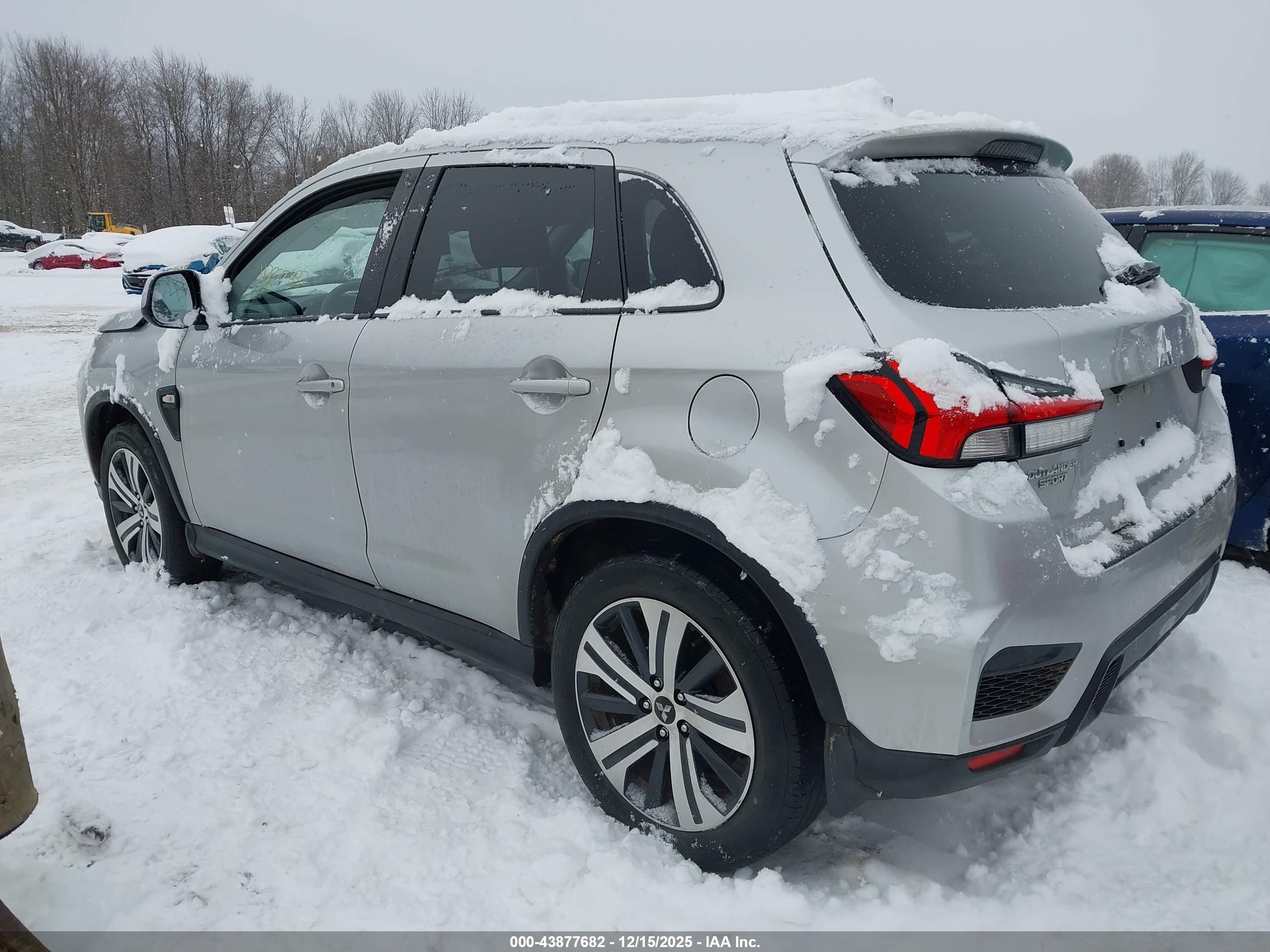 MITSUBISHI OUTLANDER image 3