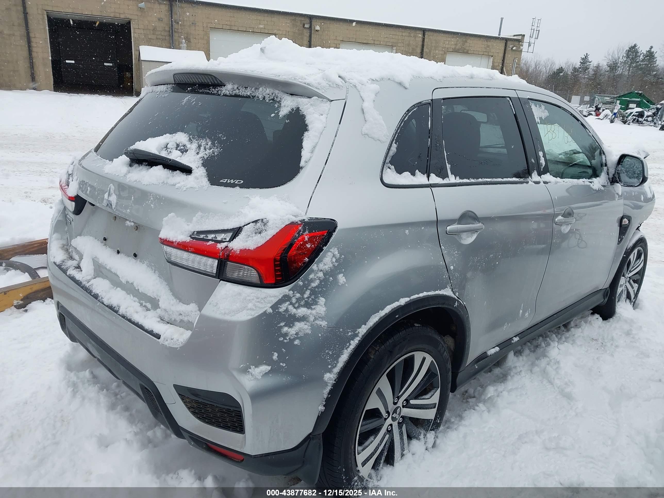 MITSUBISHI OUTLANDER image 4