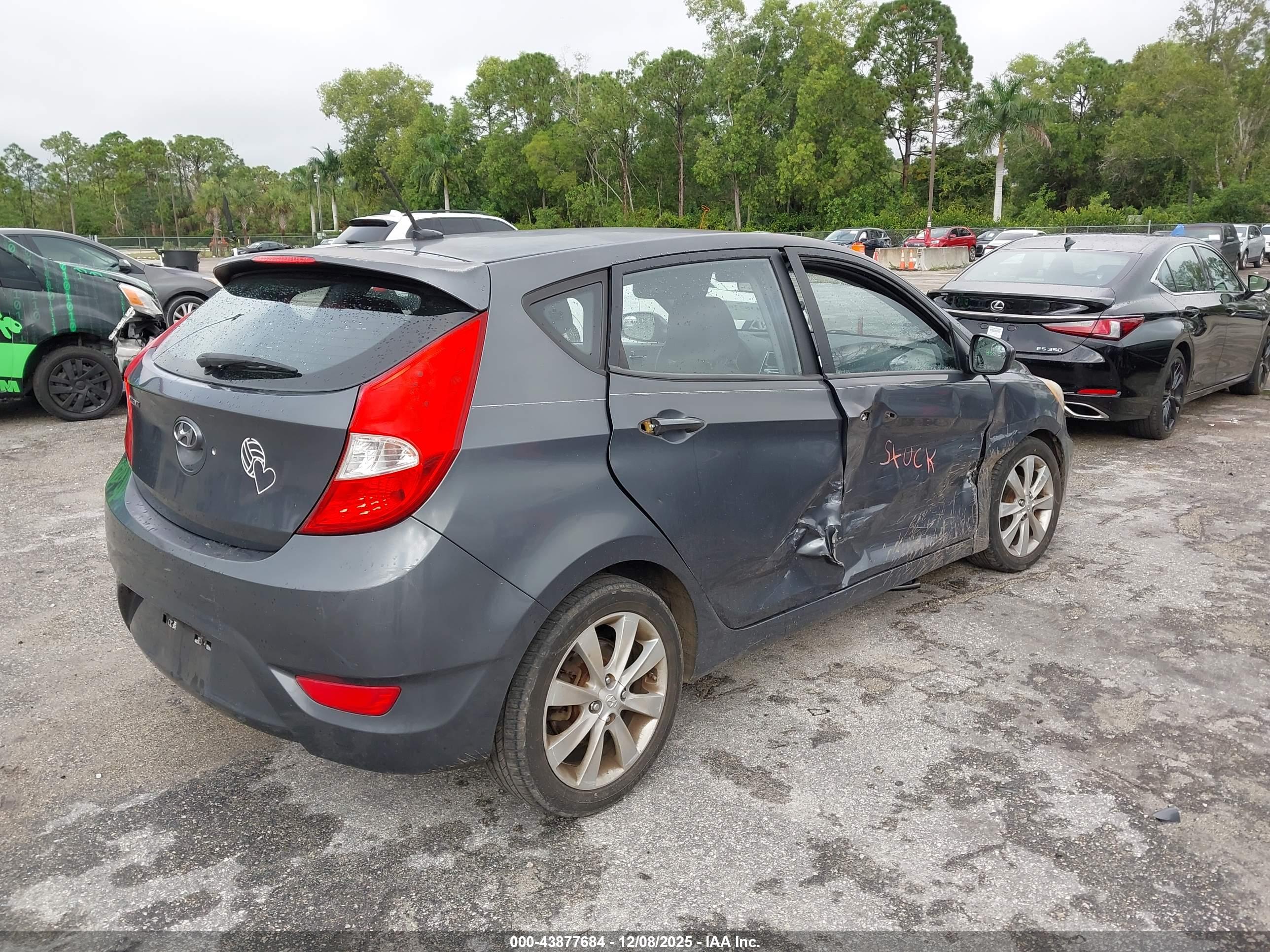 HYUNDAI ACCENT image 4
