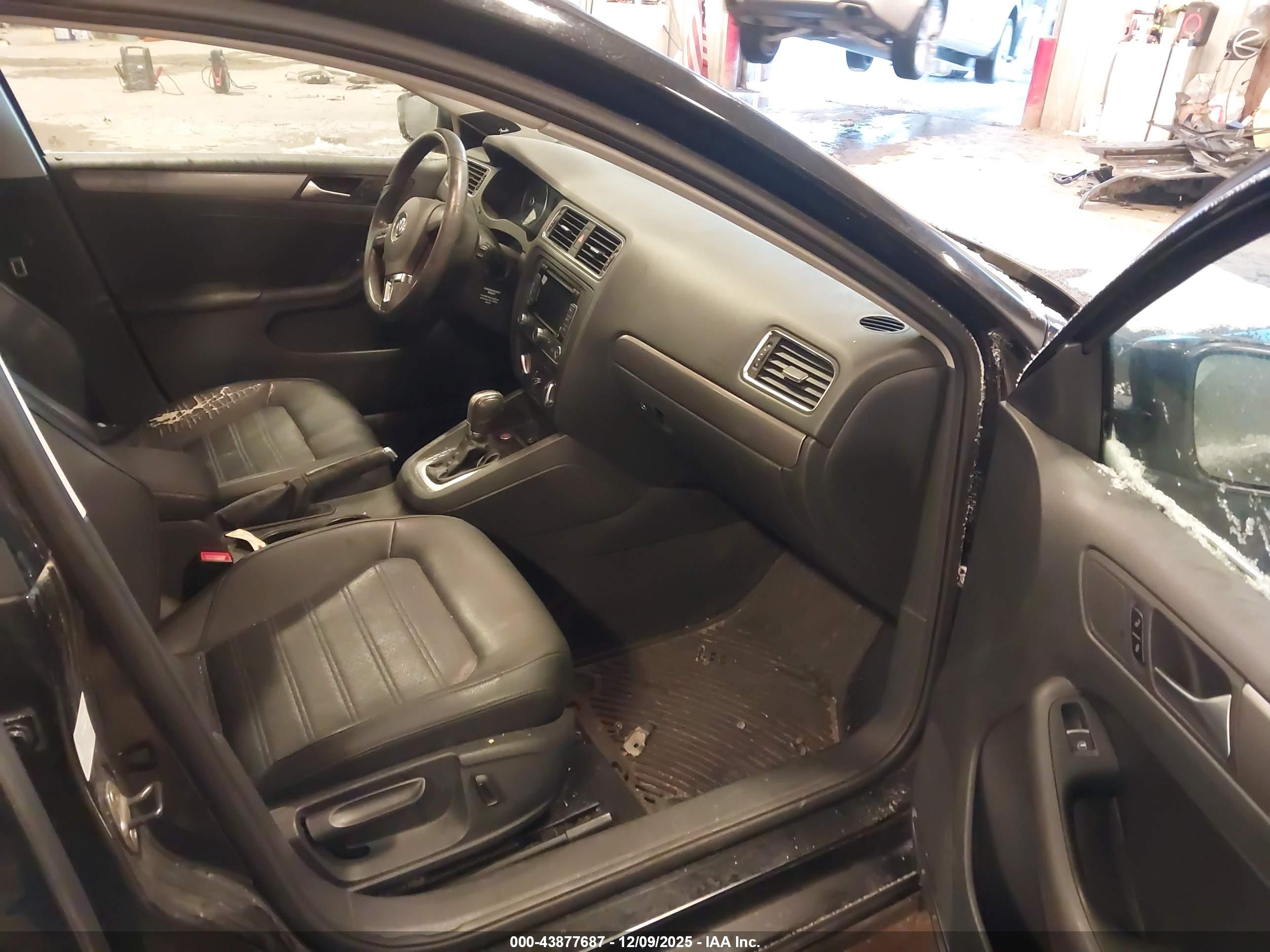 VOLKSWAGEN JETTA image 5