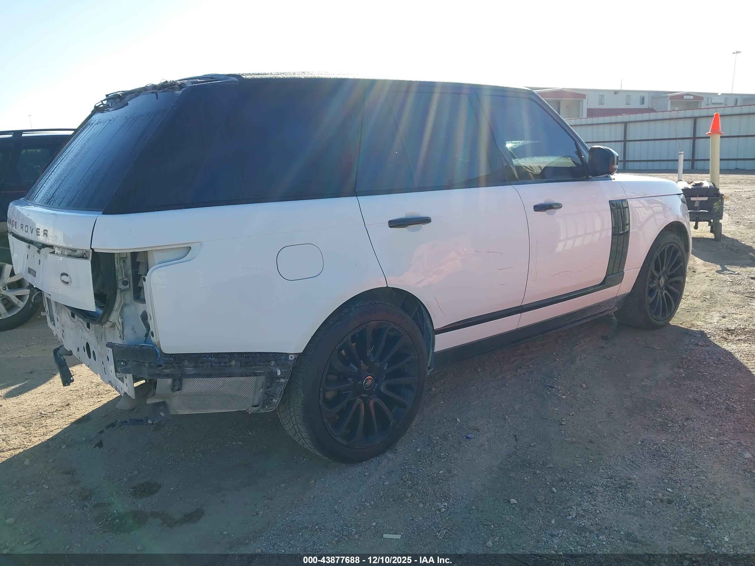 LAND ROVER image 4
