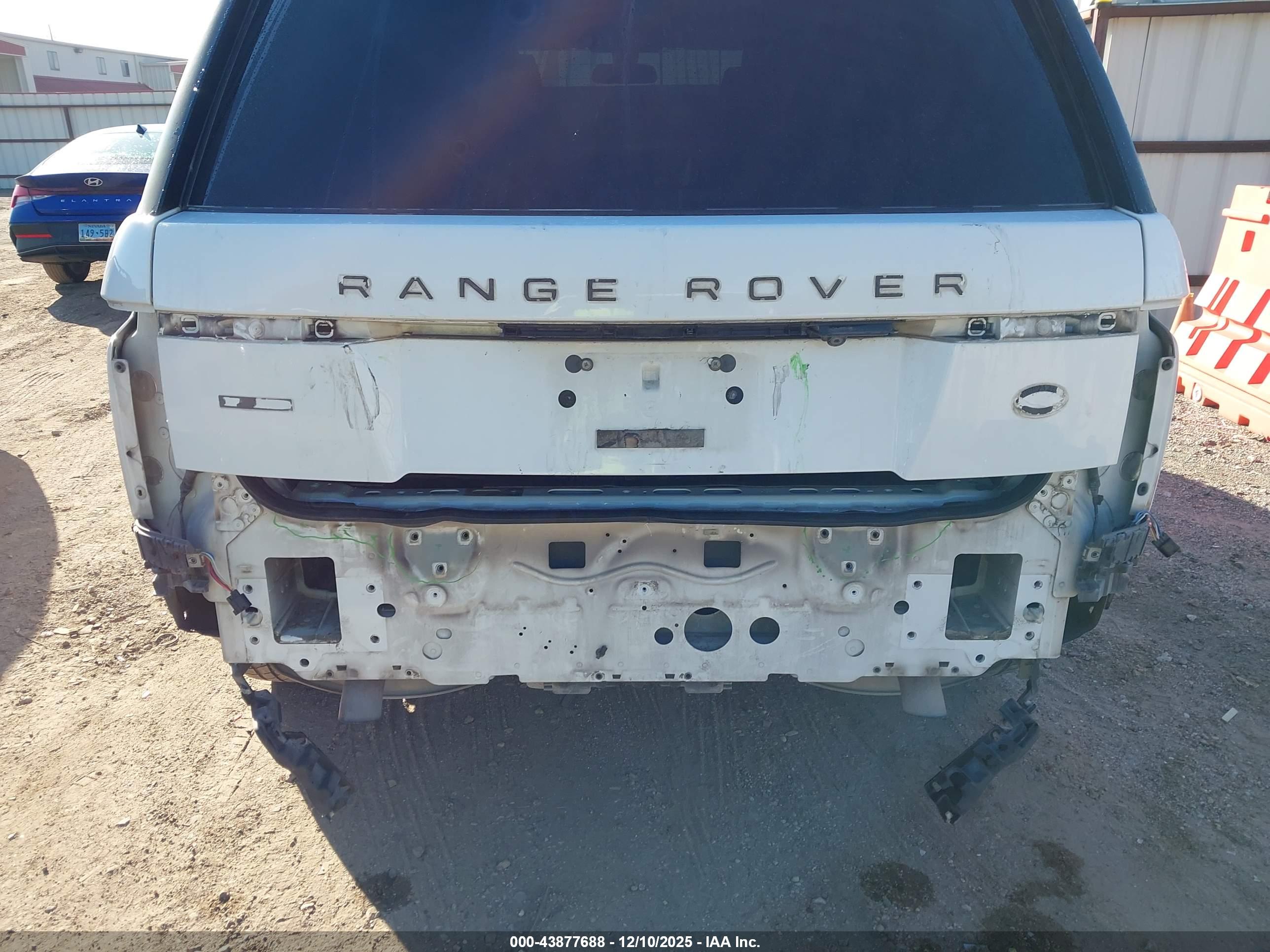 LAND ROVER image 6