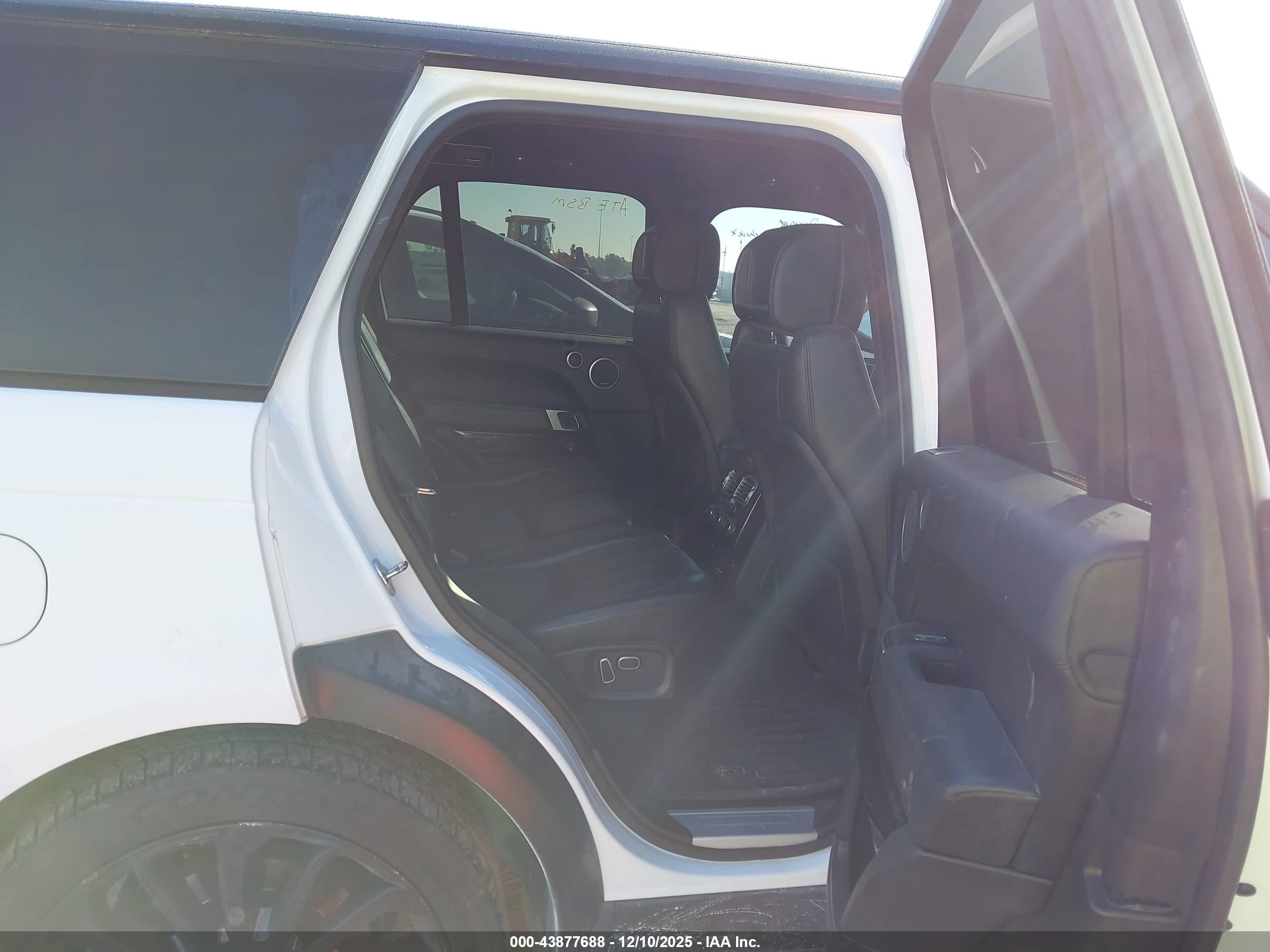 LAND ROVER image 8