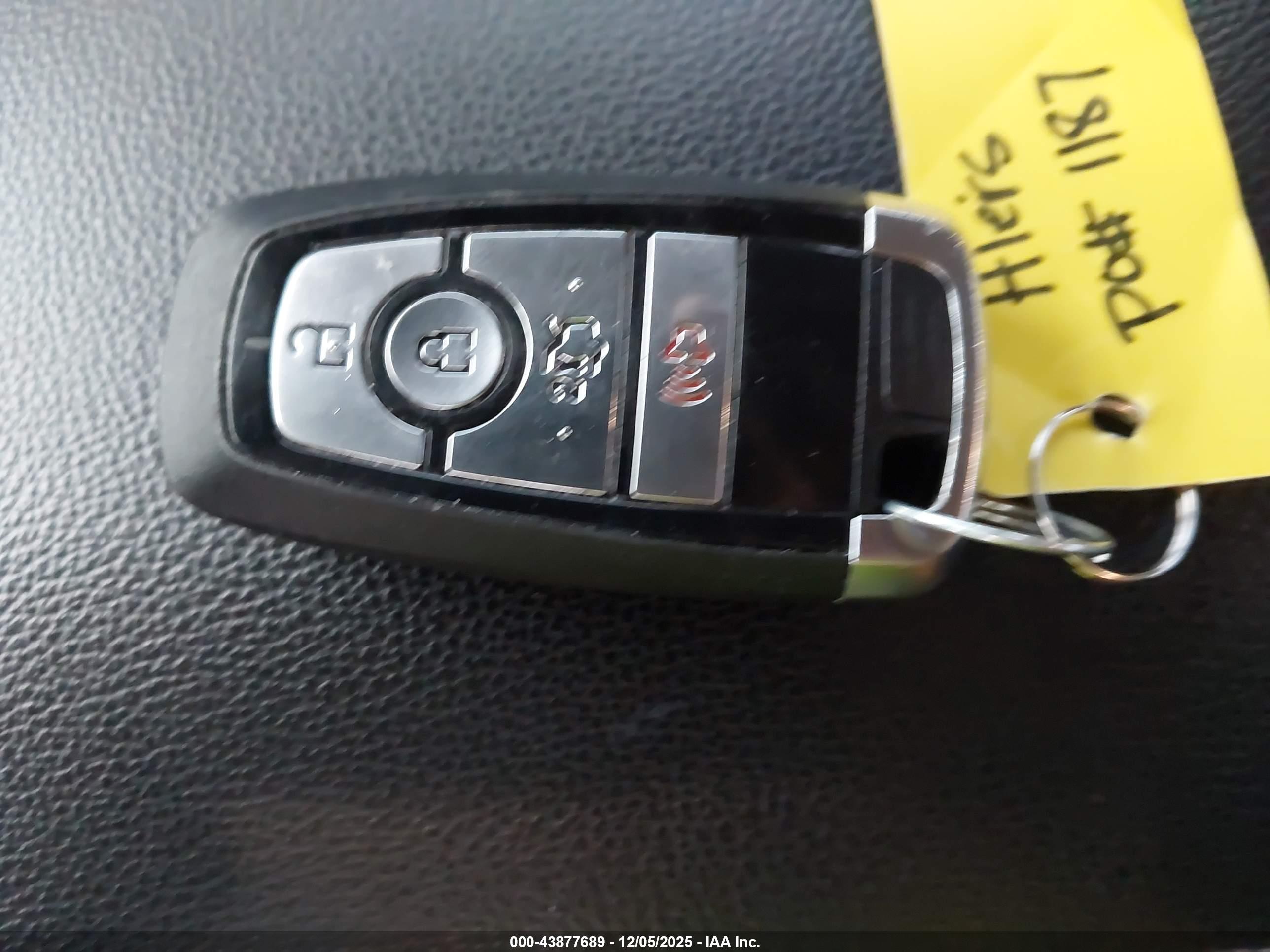 FORD FUSION image 11
