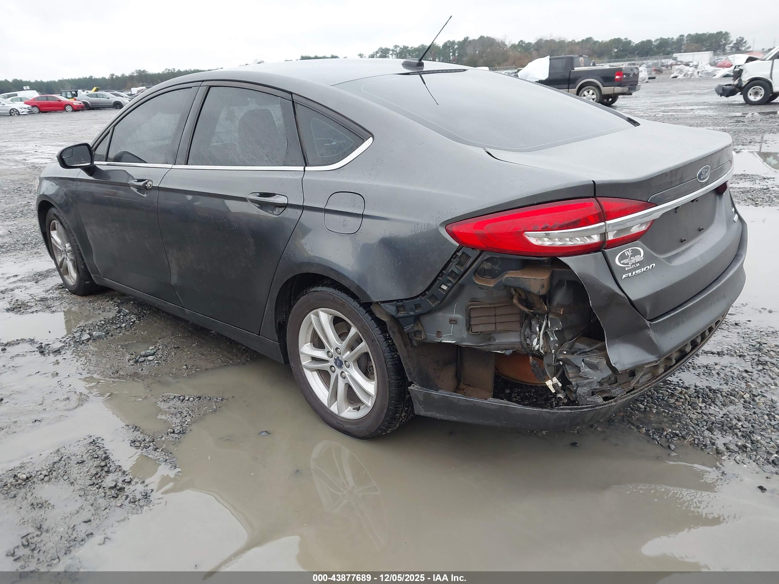 FORD FUSION image 3
