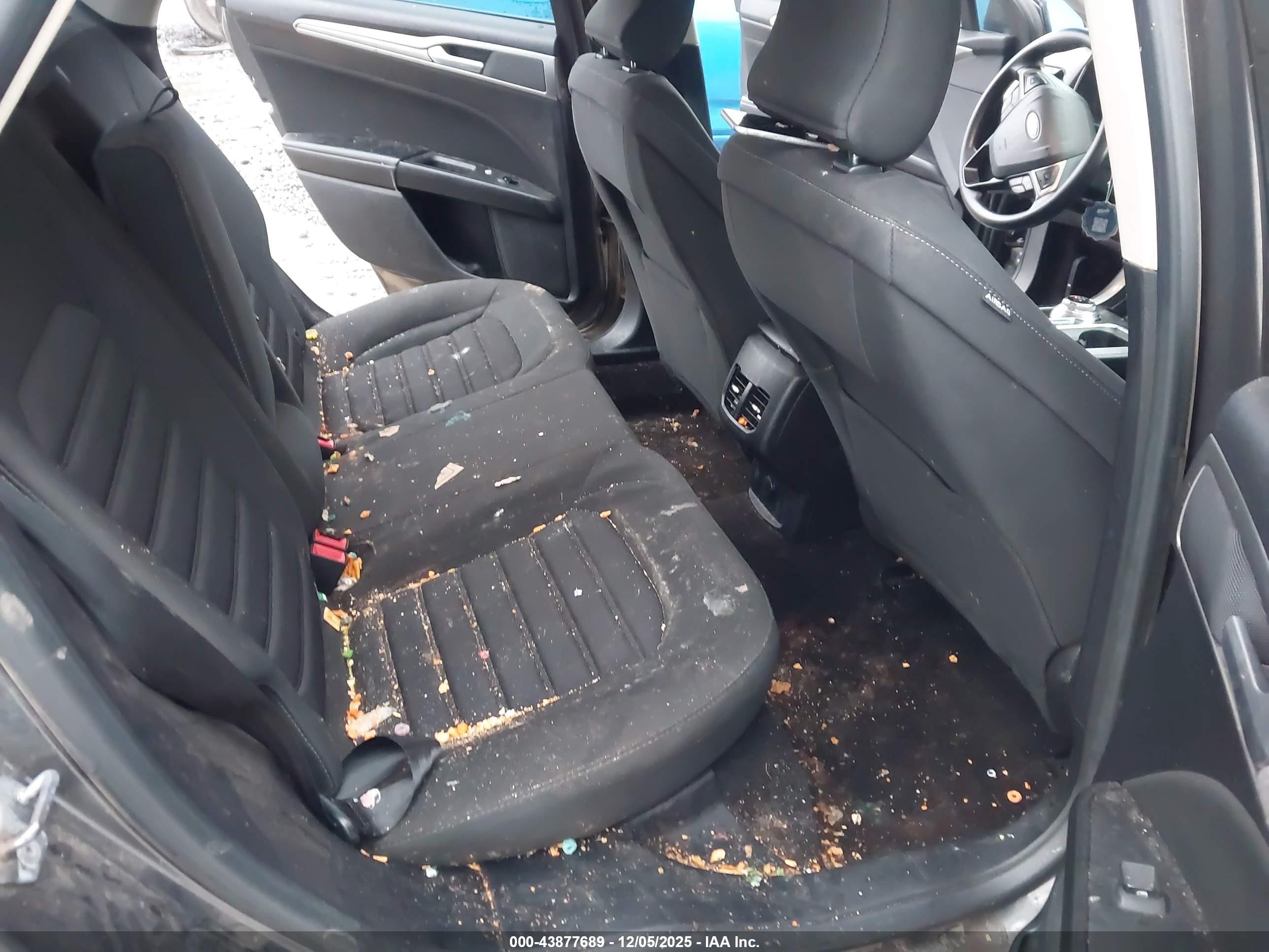 FORD FUSION image 8