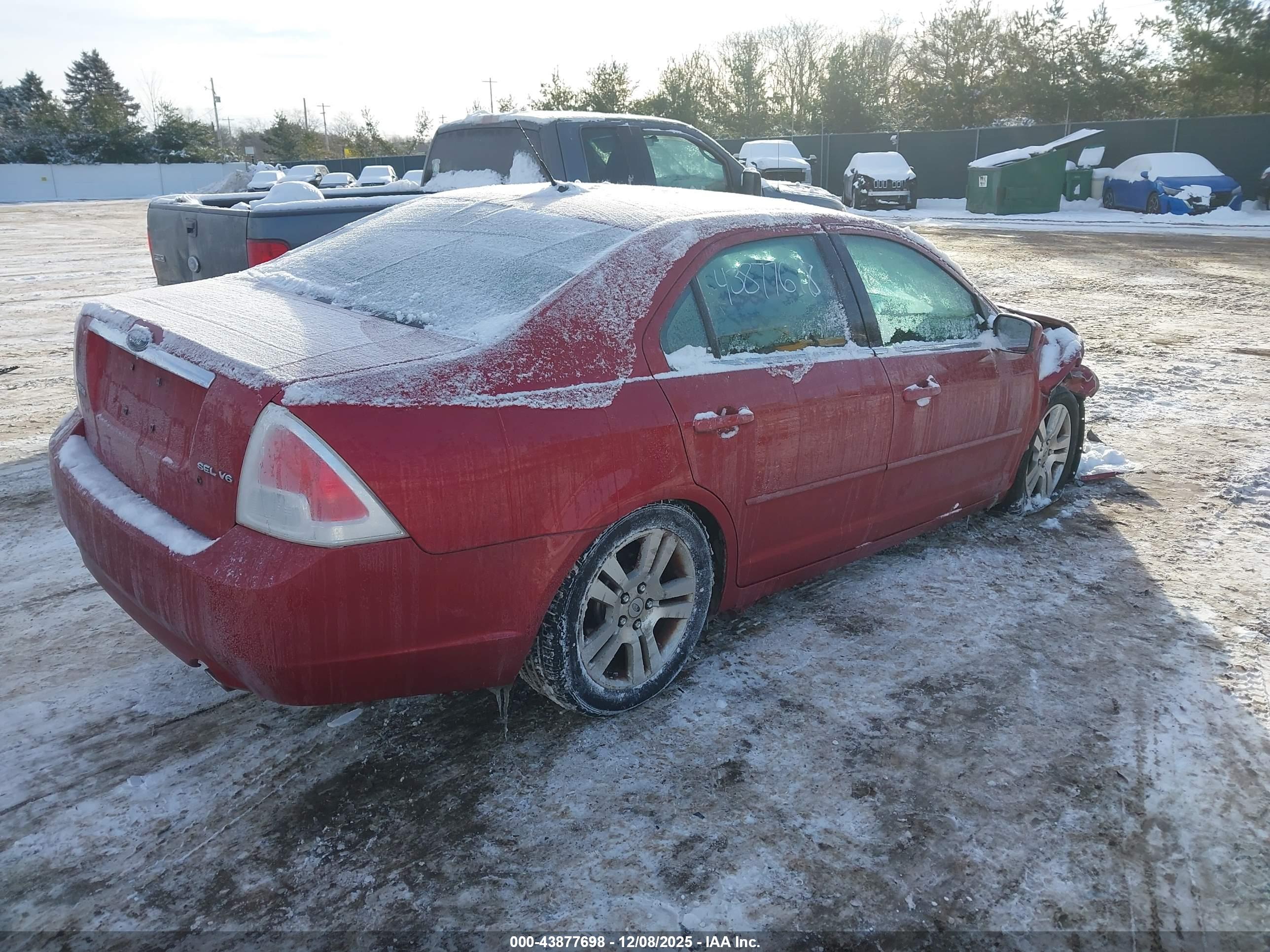 FORD FUSION image 4