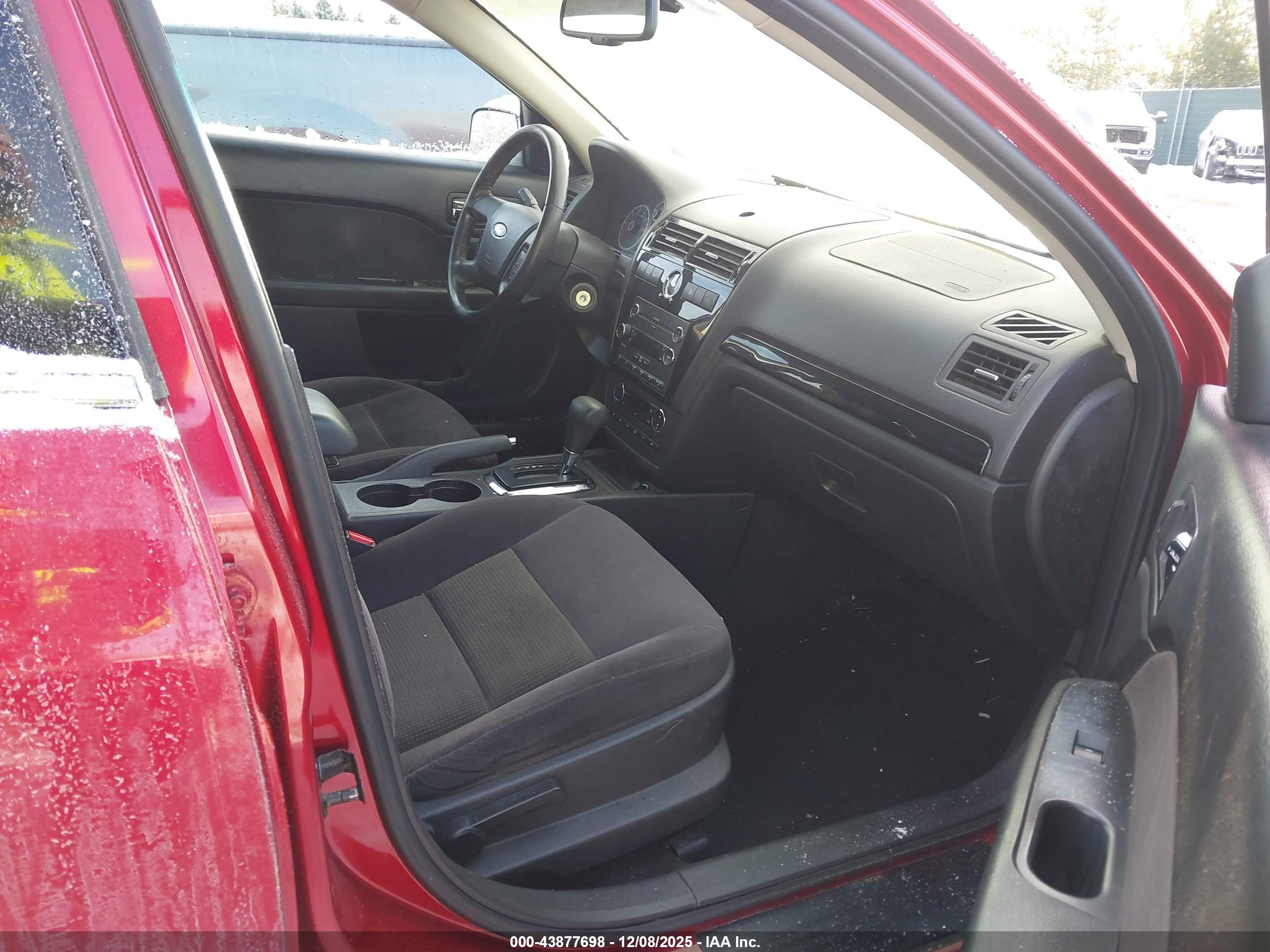 FORD FUSION image 5