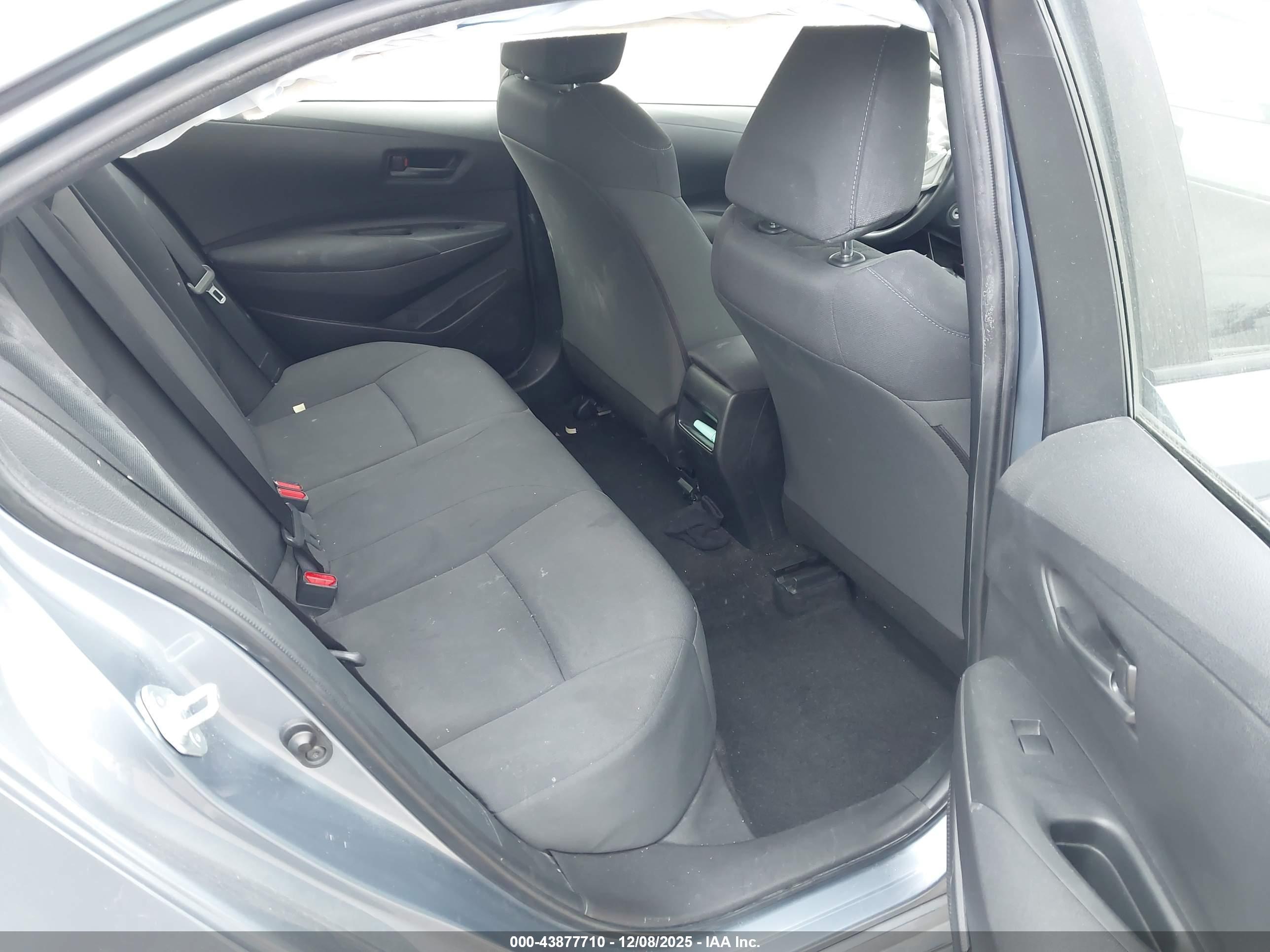 TOYOTA COROLLA image 8