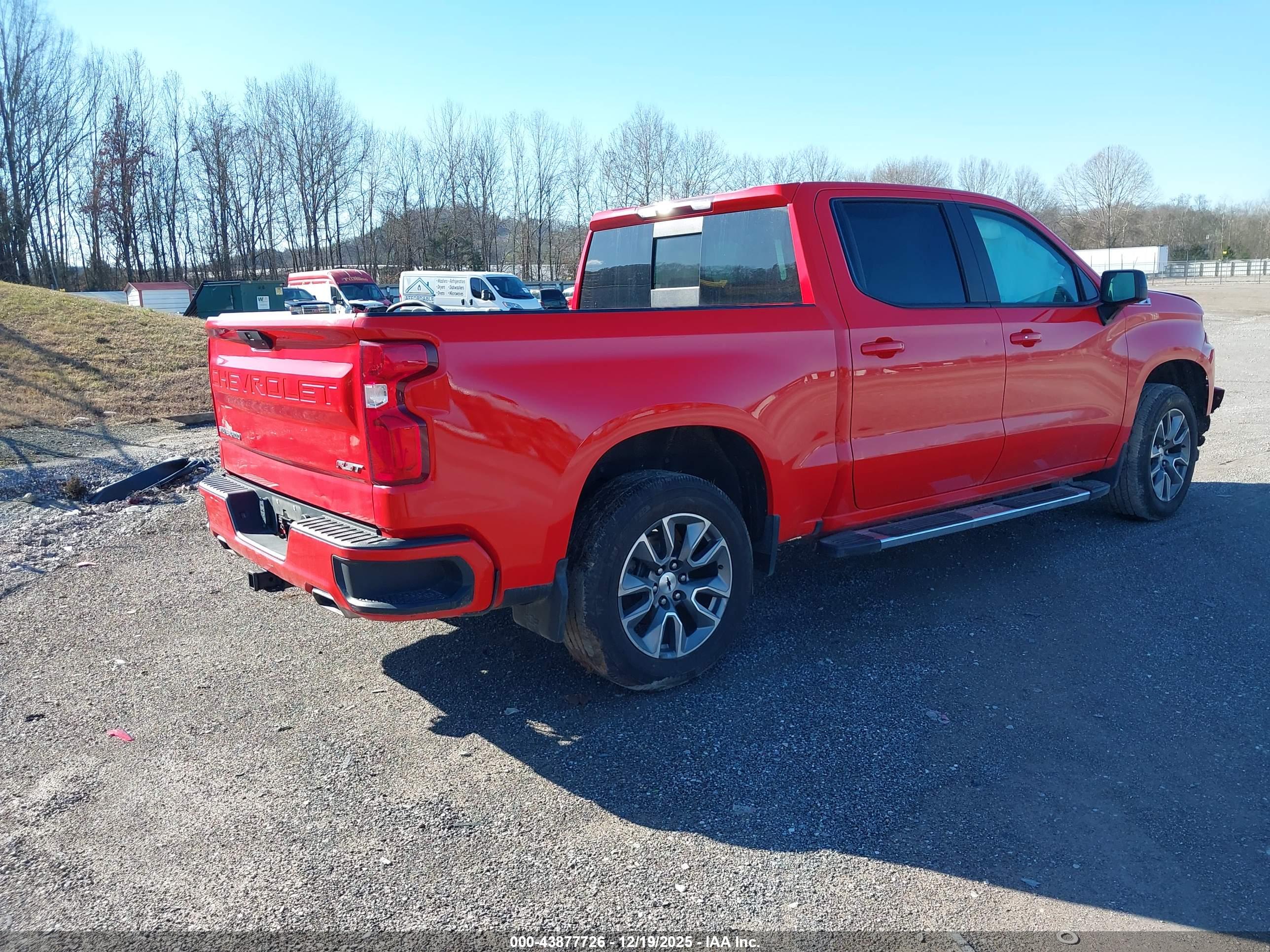 CHEVROLET SILVERADO image 4