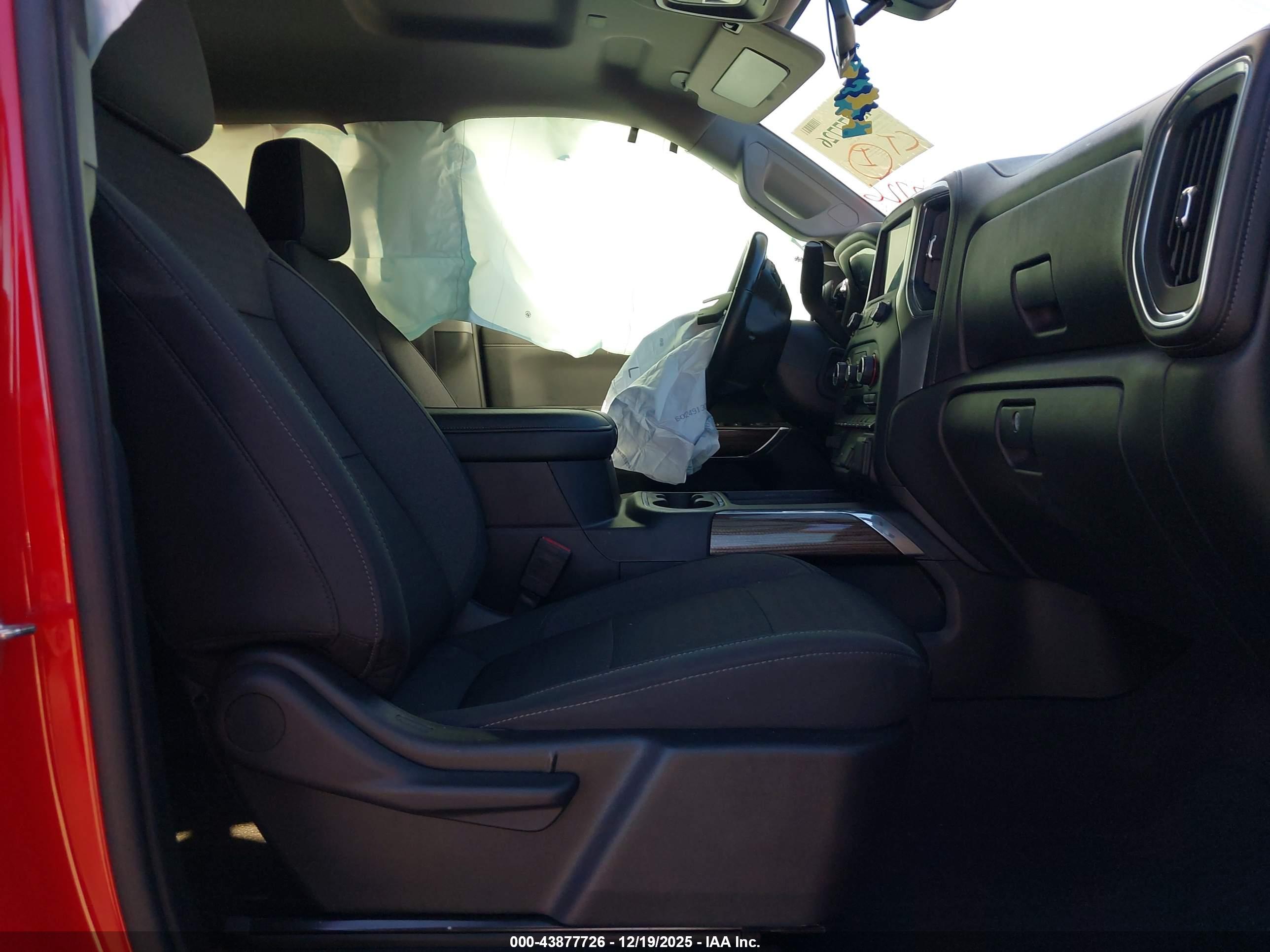 CHEVROLET SILVERADO image 5