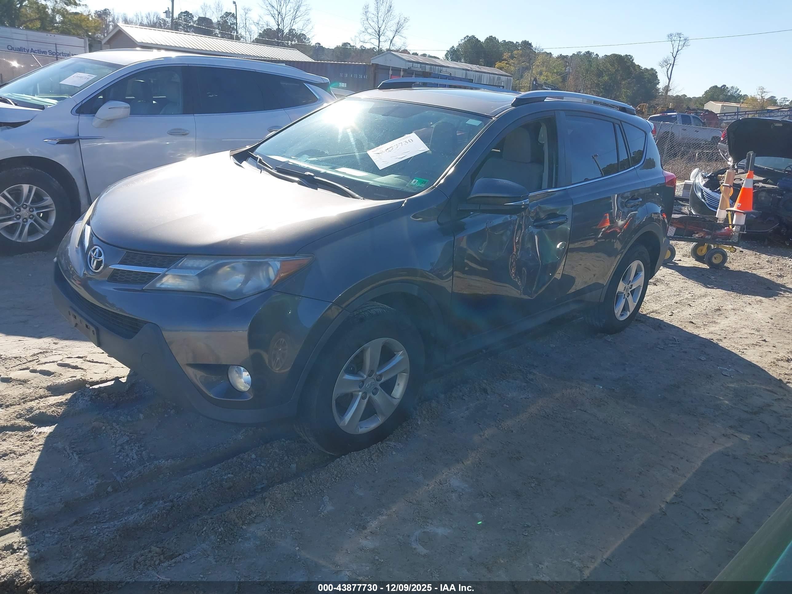 TOYOTA RAV4 image 2