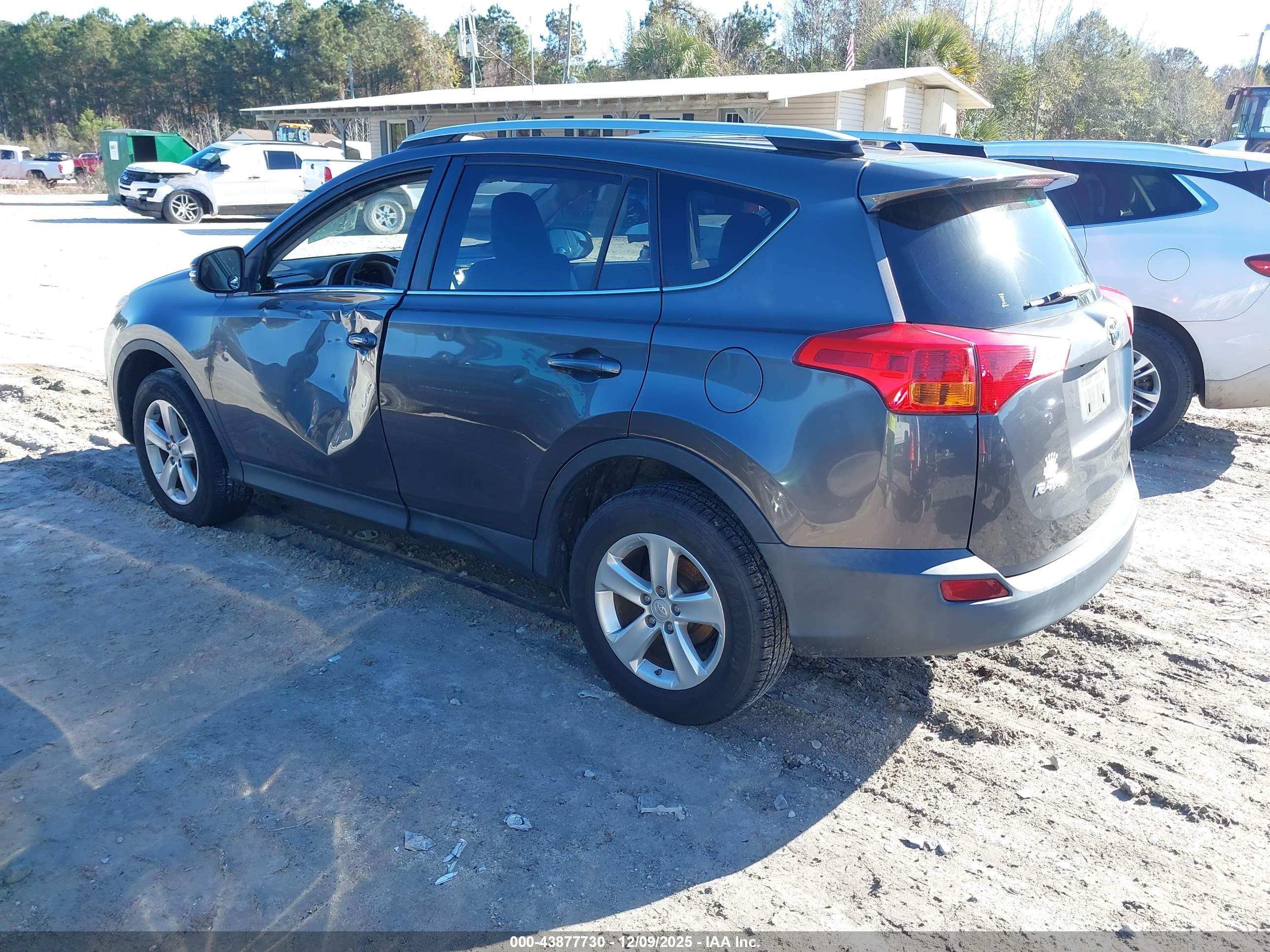 TOYOTA RAV4 image 3