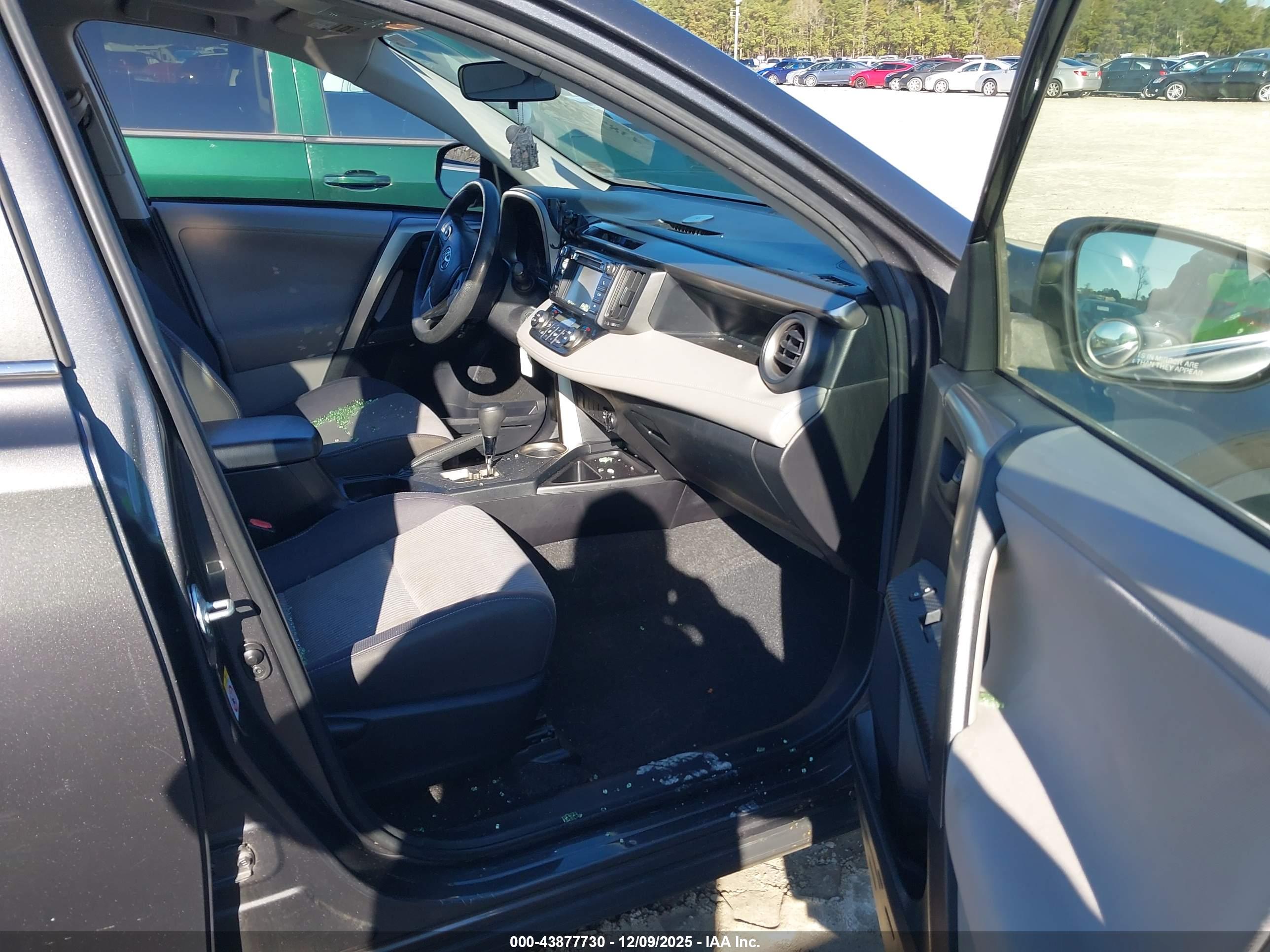 TOYOTA RAV4 image 5